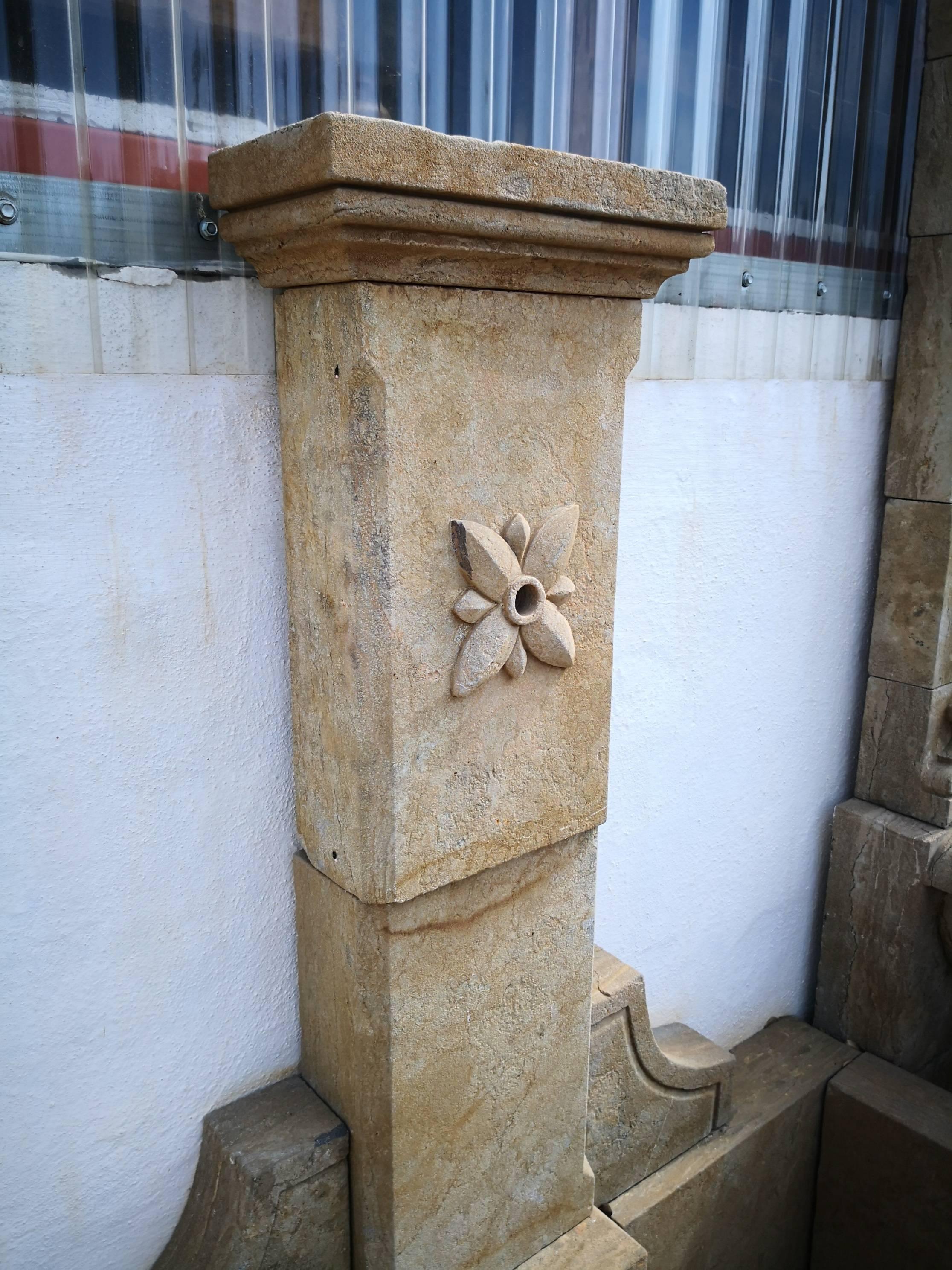 Classical Aged Stone Wall Fountain with Pool In Good Condition In Marbella, ES