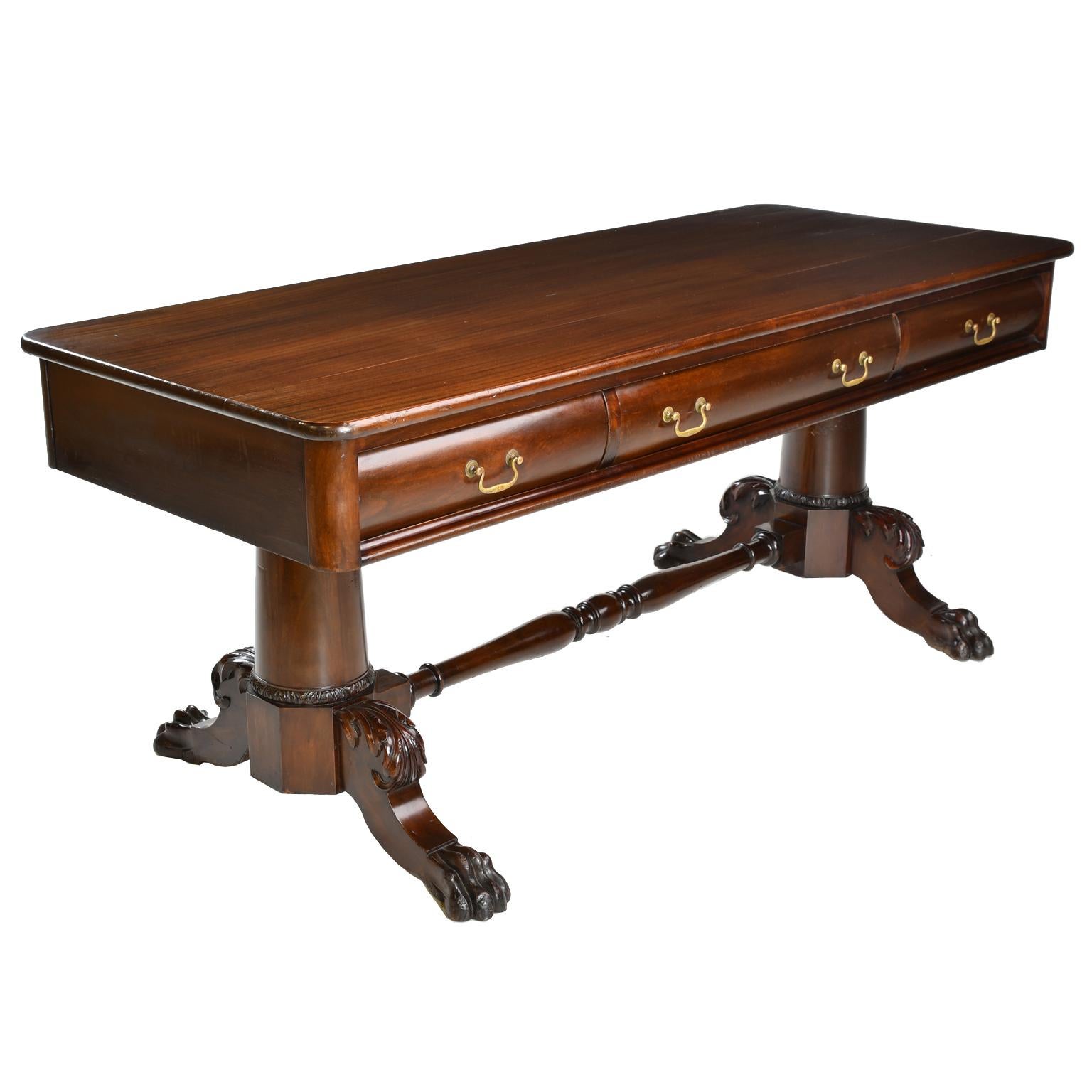 American Classical Antique Classical American Philadelphia Desk in Mahogany with Double Pedestal For Sale