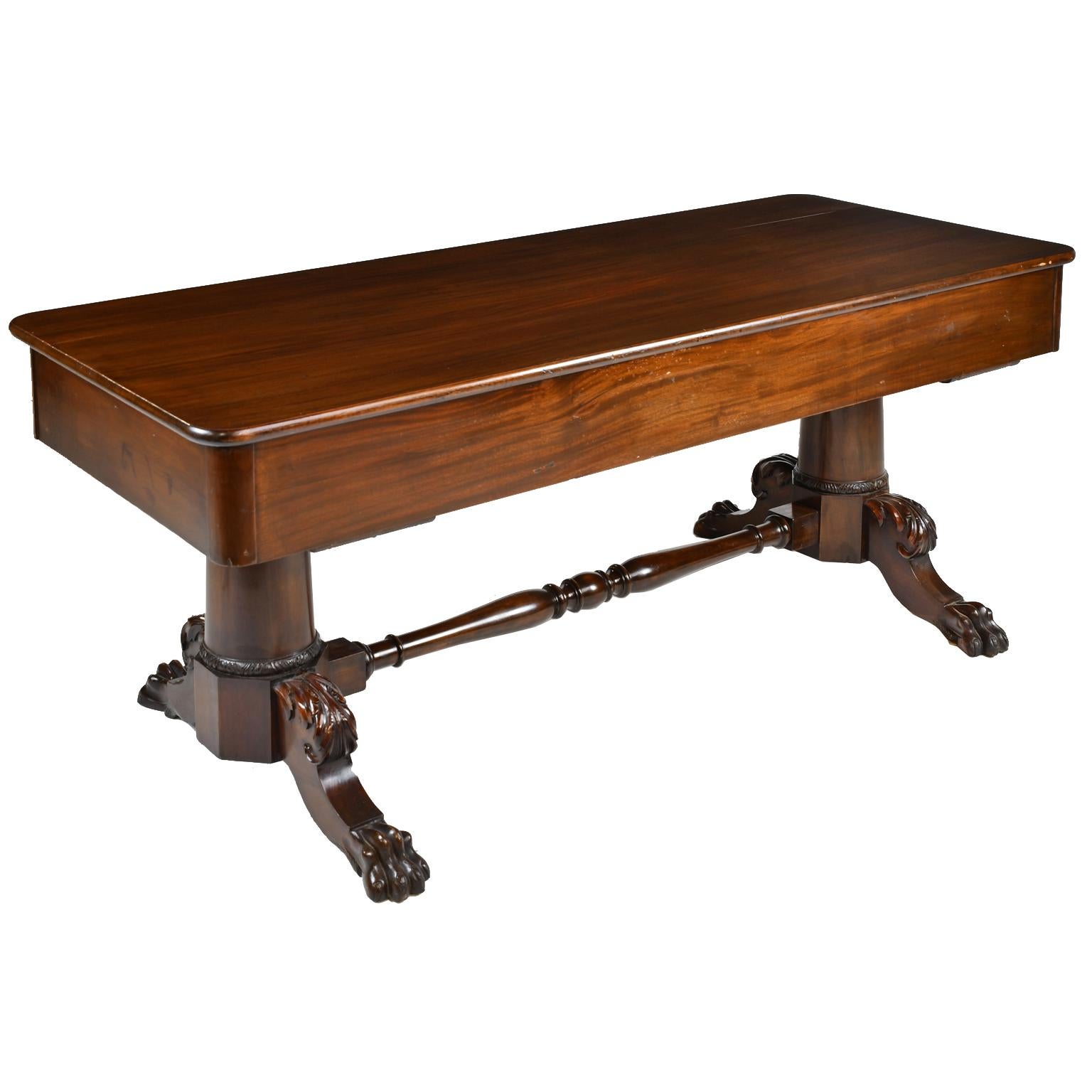 Antique Classical American Philadelphia Desk in Mahogany with Double Pedestal In Good Condition For Sale In Miami, FL
