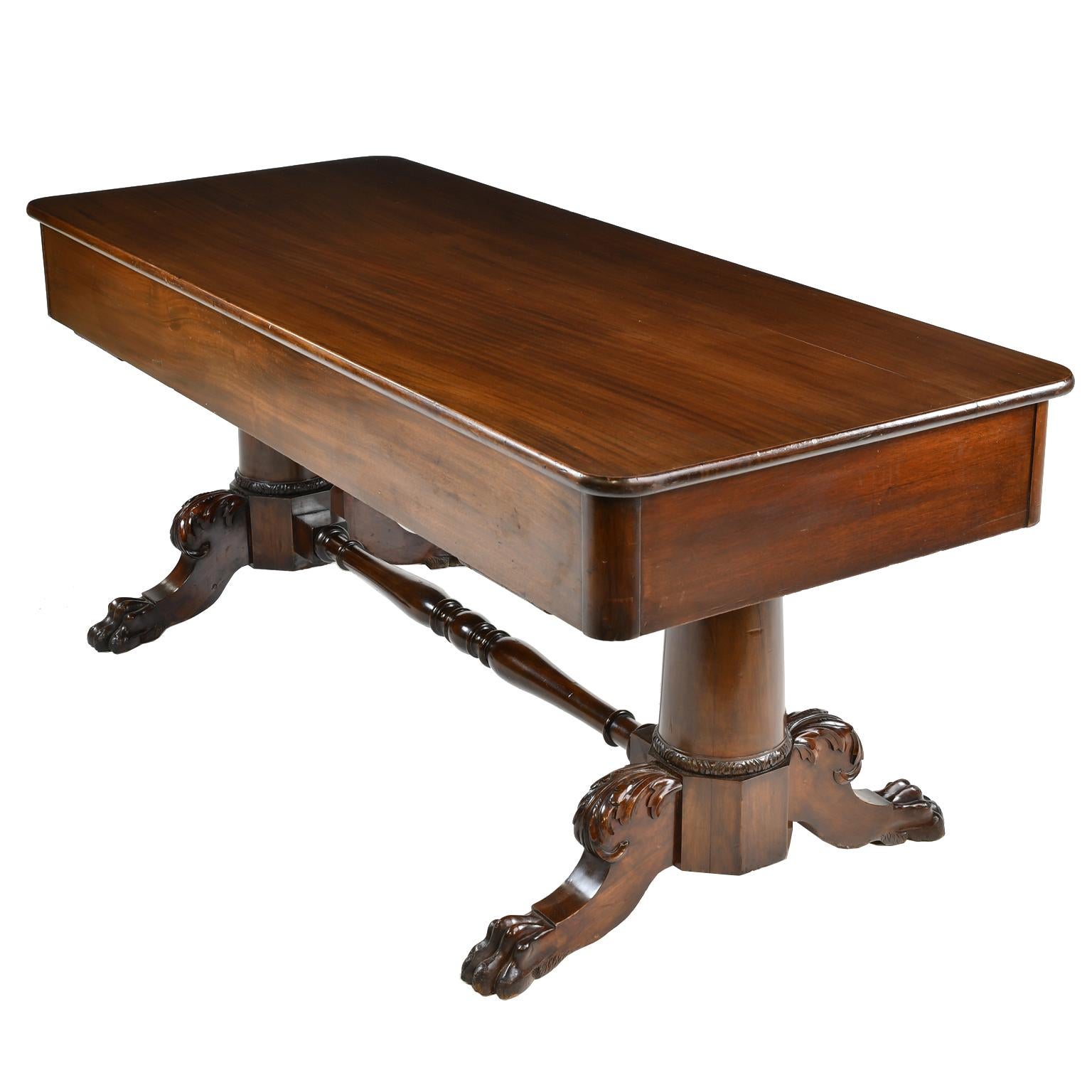 Bureau Philadelphia américain Classic en acajou avec double Pedestal Bon état à Miami, FL