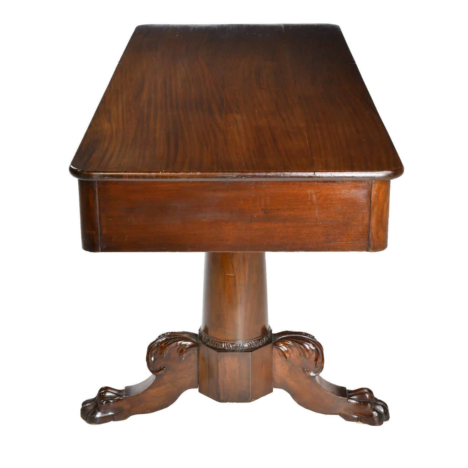 Antique Classical American Philadelphia Desk in Mahogany with Double Pedestal For Sale 2
