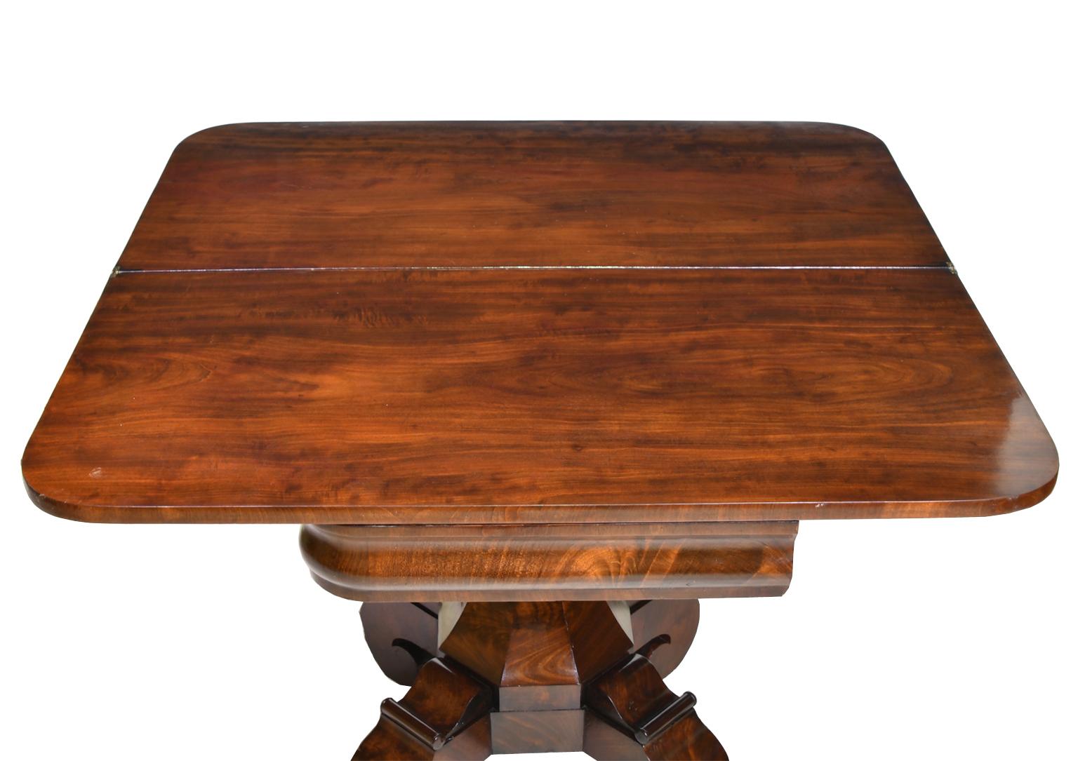 Classical American Grecian-Style Mahogany Games Table attrib. Meeks & Sons, NYC In Good Condition In Miami, FL