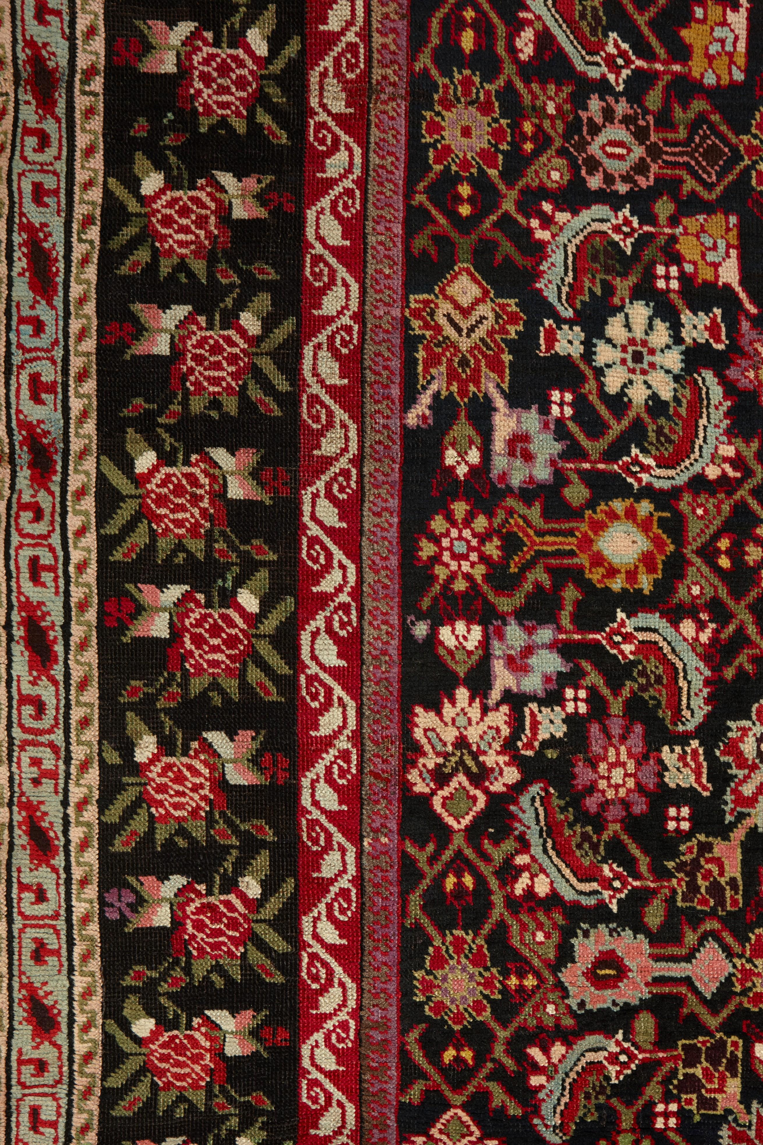 S'inspirant d'anciens motifs tribaux, de dessins géométriques et d'abstractions ludiques, les tapis caucasiens sont tissés dans un cadre tribal par des villageois ou des nomades.

Les tapis caucasiens sont tissés en Géorgie, en Arménie, en