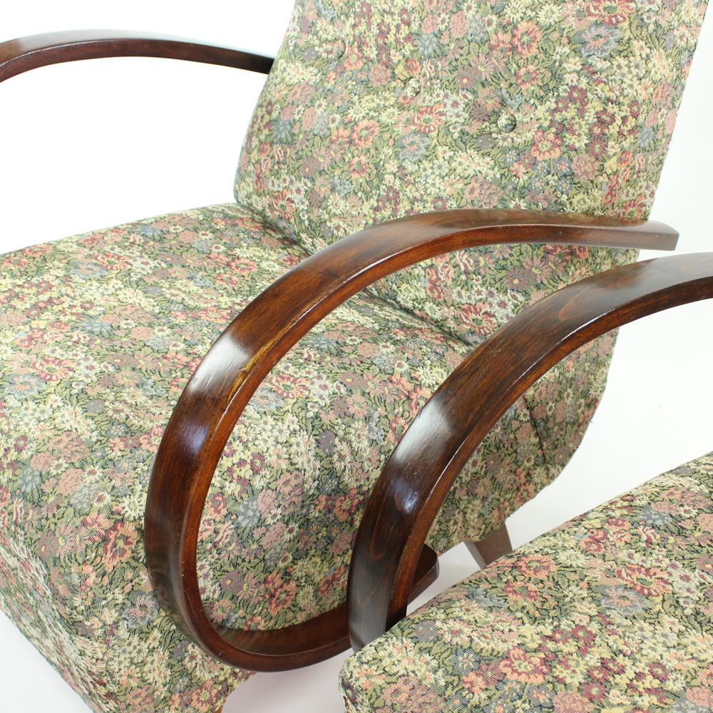 Classical Armchair by Jindrich Halabala in Original Floral Fabric, Czechia 1950s For Sale 6