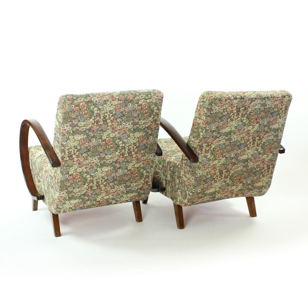 Classical Armchair by Jindrich Halabala in Original Floral Fabric, Czechia 1950s For Sale 10