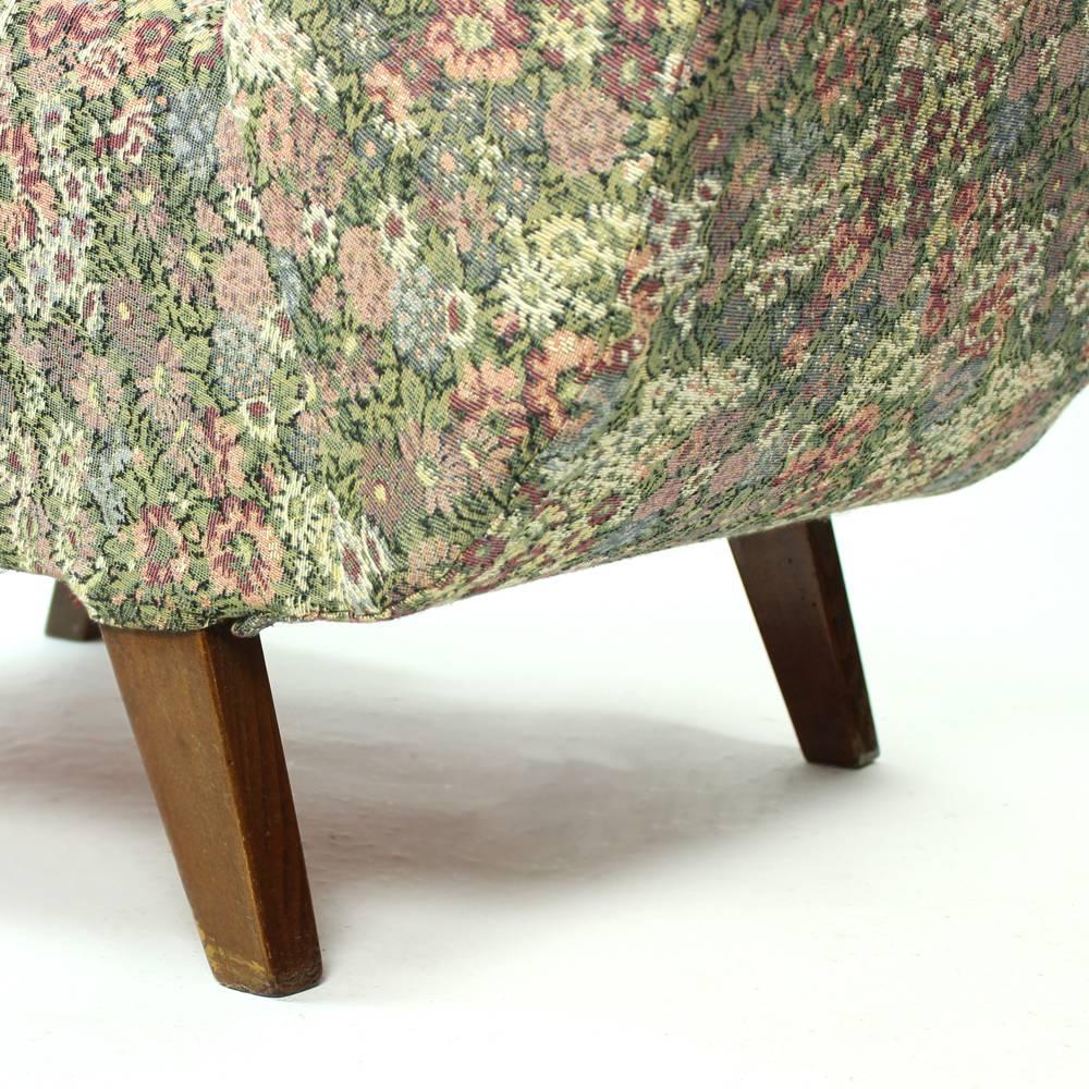 Classical Armchair by Jindrich Halabala in Original Floral Fabric, Czechia 1950s For Sale 3
