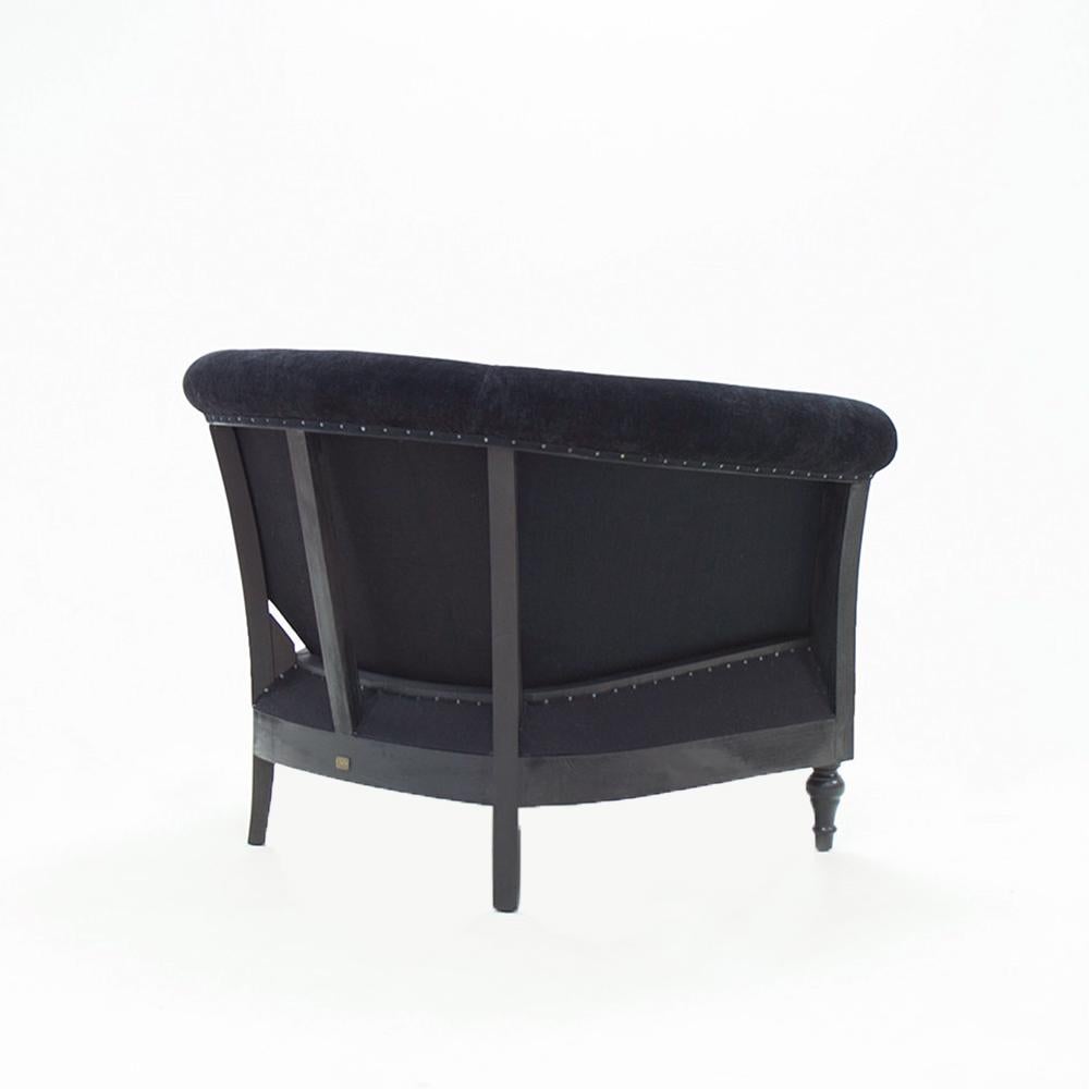Sessel im klassischen Stil mit schwarzem Samtstoff (Spanisch) im Angebot