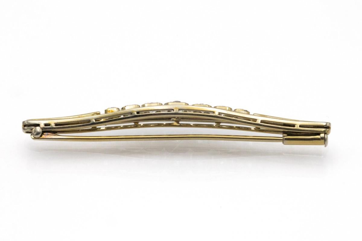 Classical bar gold brooch with Old-European 0.80ct brilliant-cut diamonds, 1940s In Good Condition For Sale In Chorzów, PL
