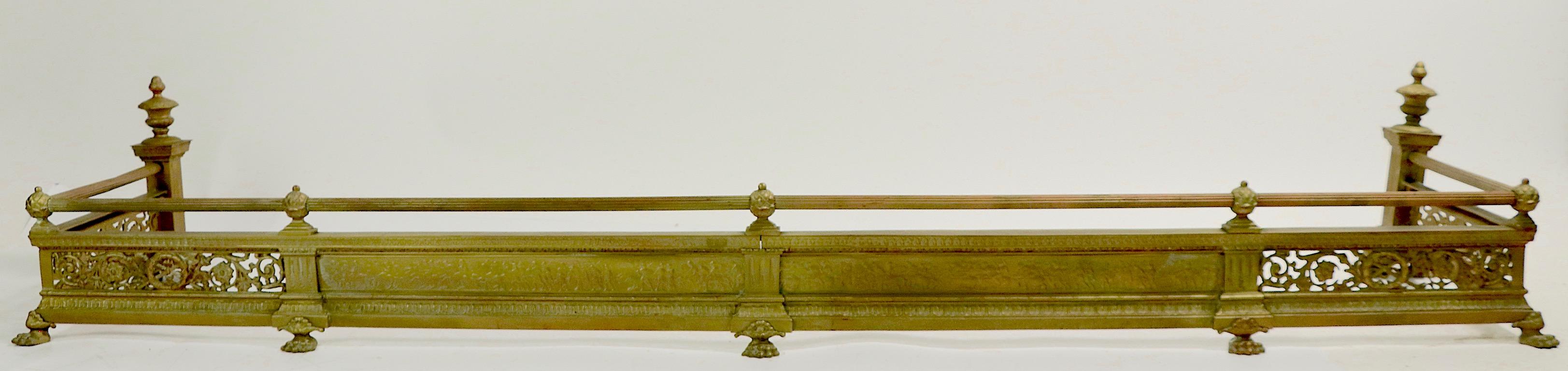 Classical Brass Fireplace Fender In Good Condition For Sale In New York, NY