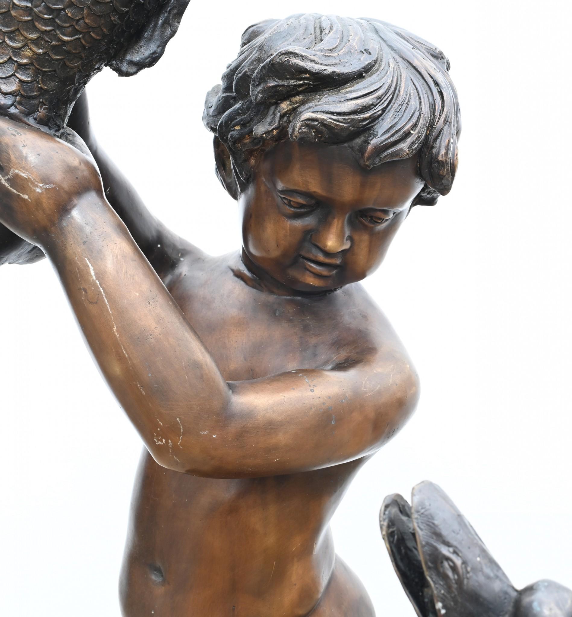 Statua da giardino classica in bronzo Cherub Fountain Fish Geese in vendita 1
