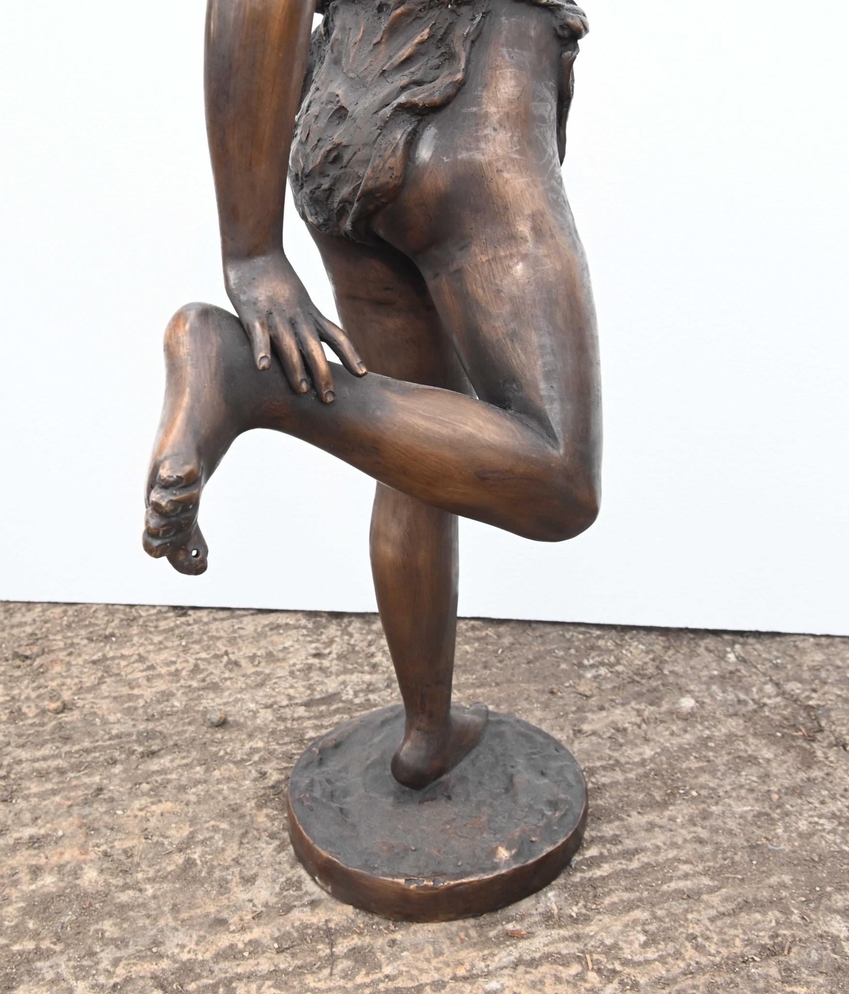 Classic Bronze Crab Boy Statue Italian Casting Athlete en vente 1