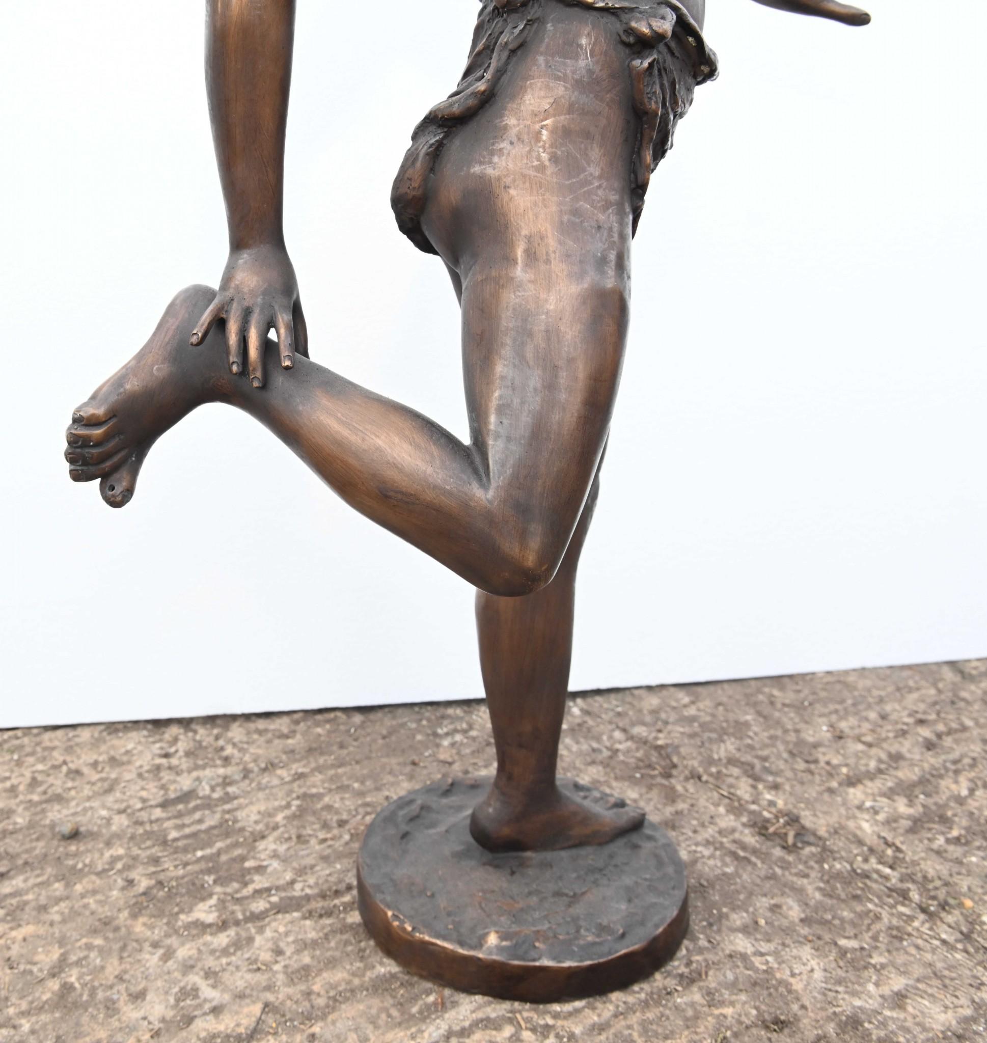 Classic Bronze Crab Boy Statue Italian Casting Athlete en vente 4