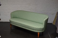 Klassisches Carl Malmsten Sofa 40er Jahre Design, Grüne Wolle Modell "nya Berlin" original