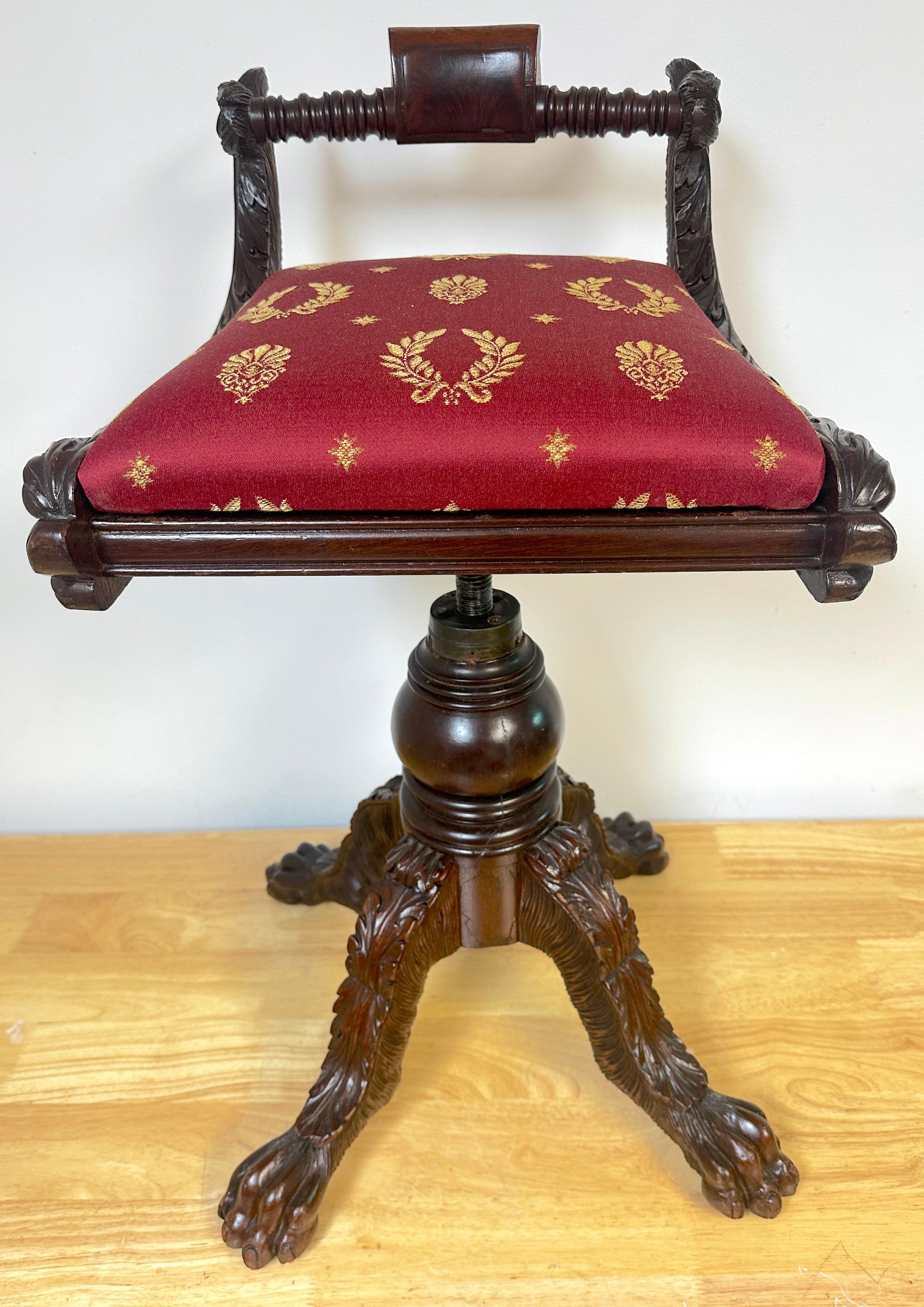 Classical Carved Hardwood  Piano Stool with Dolphins, New York, Circa 1825 In Good Condition For Sale In West Palm Beach, FL