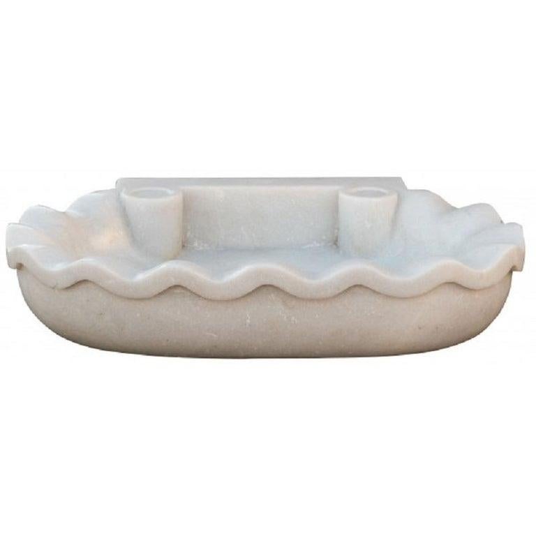 Classical Carved Marble Shell Stone Sink Basin In Good Condition In Cranbrook, Kent