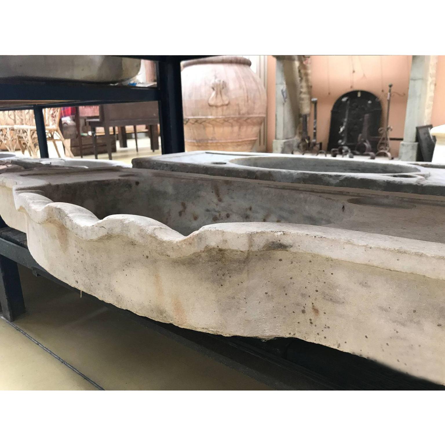 This timeless Italian classical sink is cut from one single block of white marble, these designs have not changed since Greek and Roman times, it carries superb artistic merit easily fitting in with old and new buildings.
It also makes an excellent