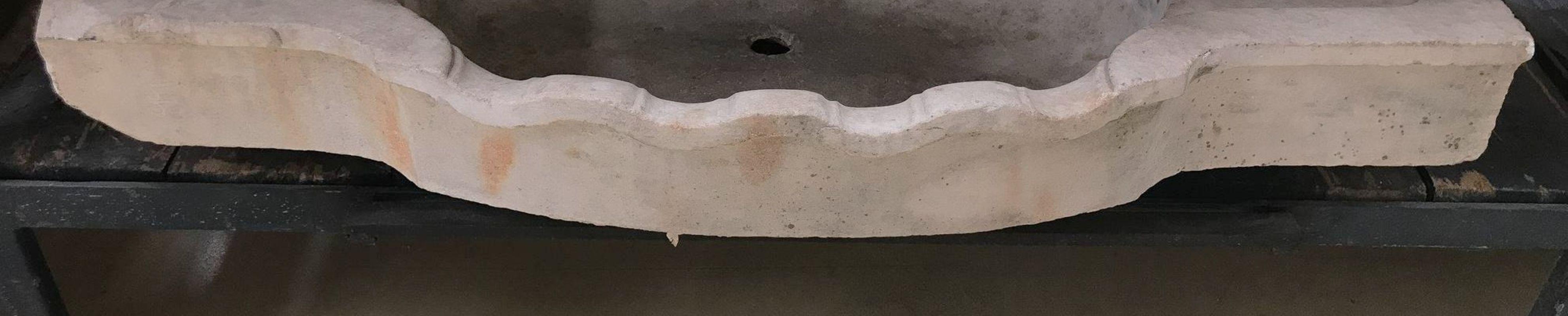 This period Italian classical sink is cut from one single block of white marble, these designs have not changed since Greek and Roman times, it carries superb artistic merit easily fitting in with old and new buildings.
It also makes an excellent