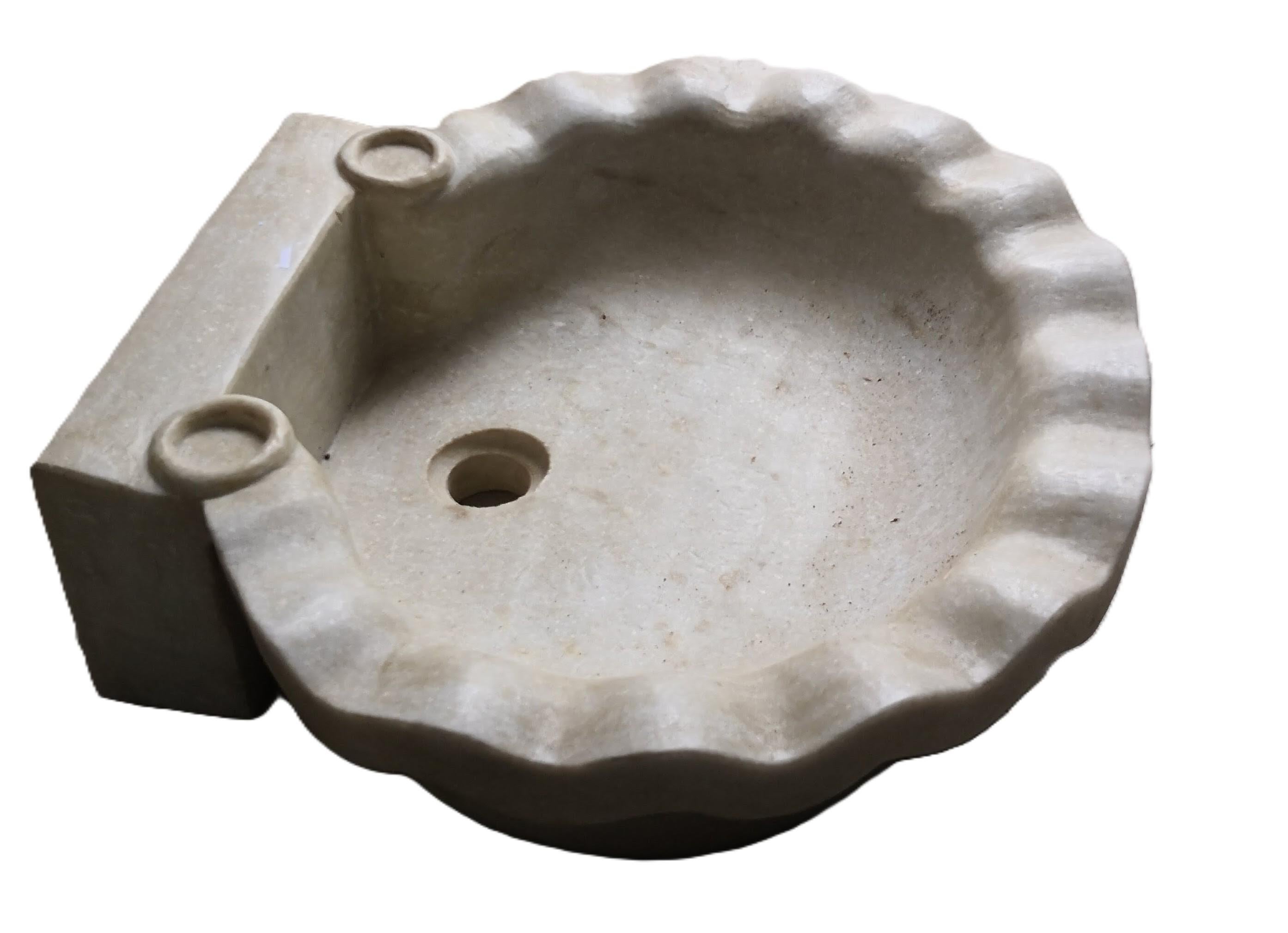 This timeless beautiful Italian classical sink is cut from one single block of white marble, these designs have not changed since Greek and Roman times, it carries superb artistic merit easily fitting in with old and new buildings. 



