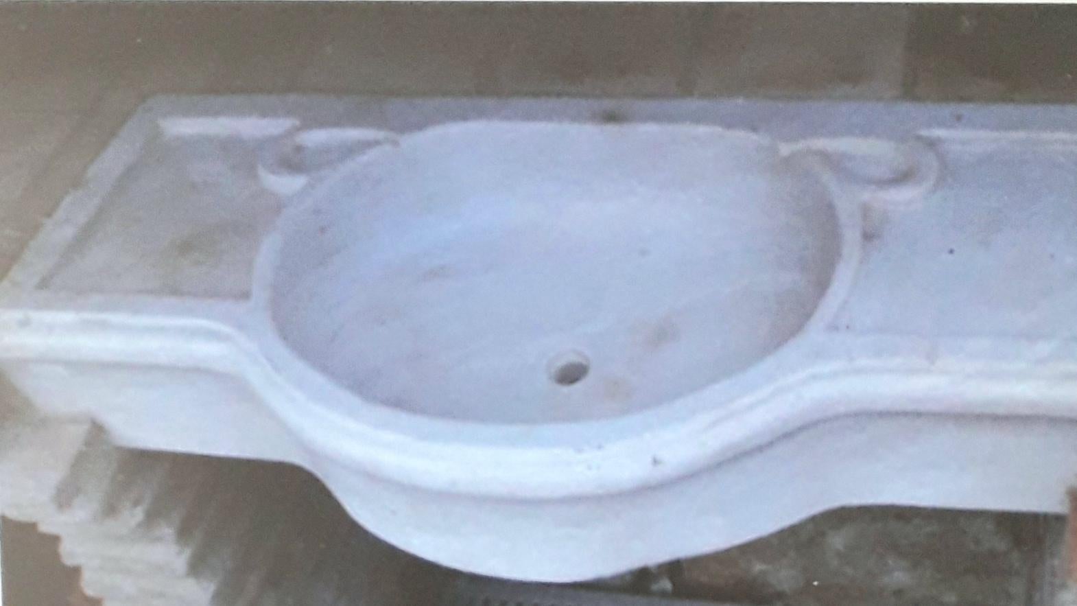 Classical Carved Marble Stone Sink Basin In Good Condition In Cranbrook, Kent
