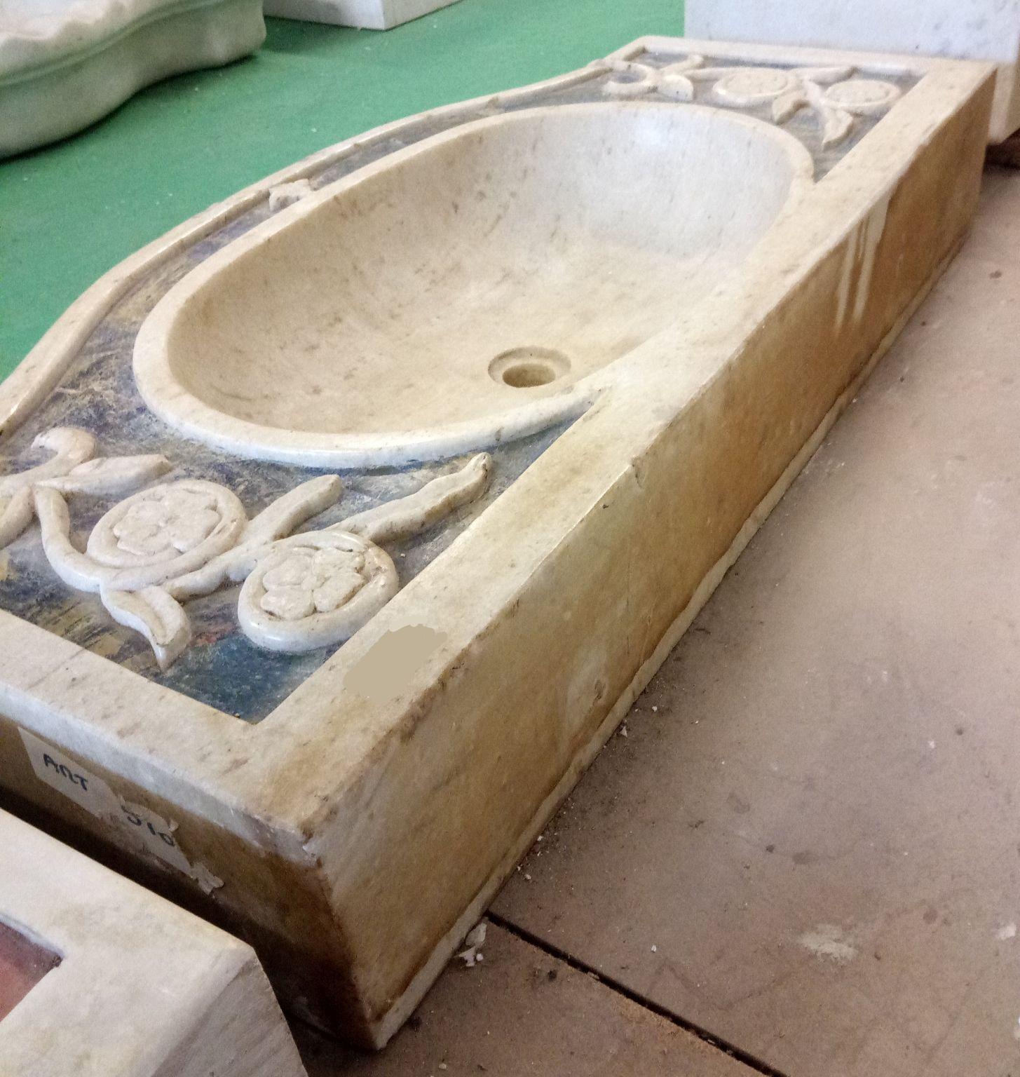 Classical Carved Marble Stone Sink Basin In Good Condition For Sale In Cranbrook, Kent