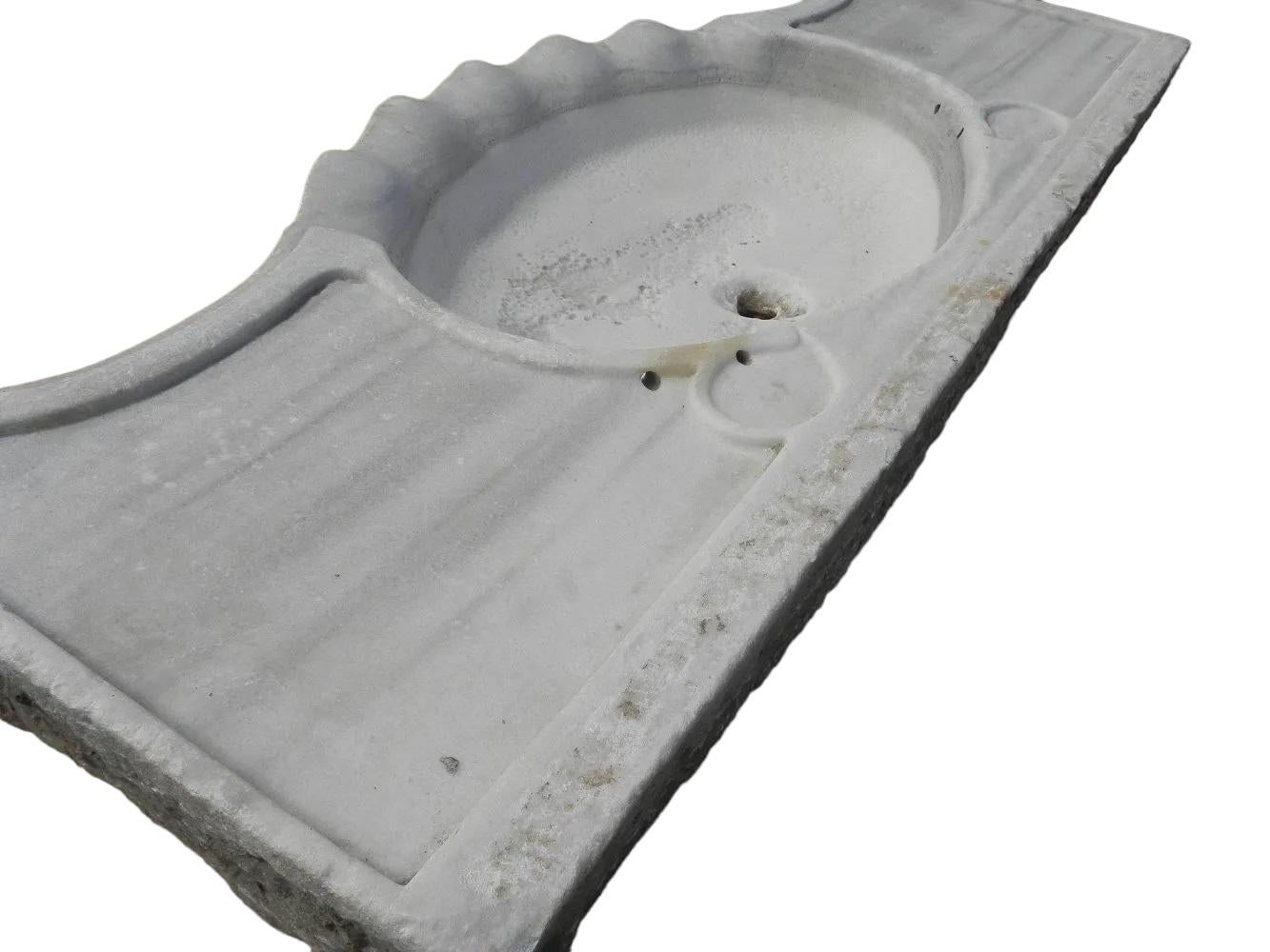 Classical Carved Marble Stone Sink Basin In Good Condition For Sale In Cranbrook, Kent