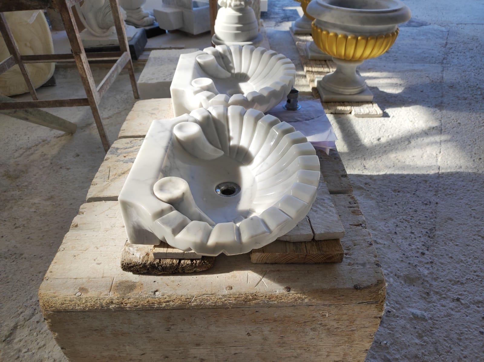 Classical Carved Marble Stone Sink Basin In Excellent Condition For Sale In Cranbrook, Kent