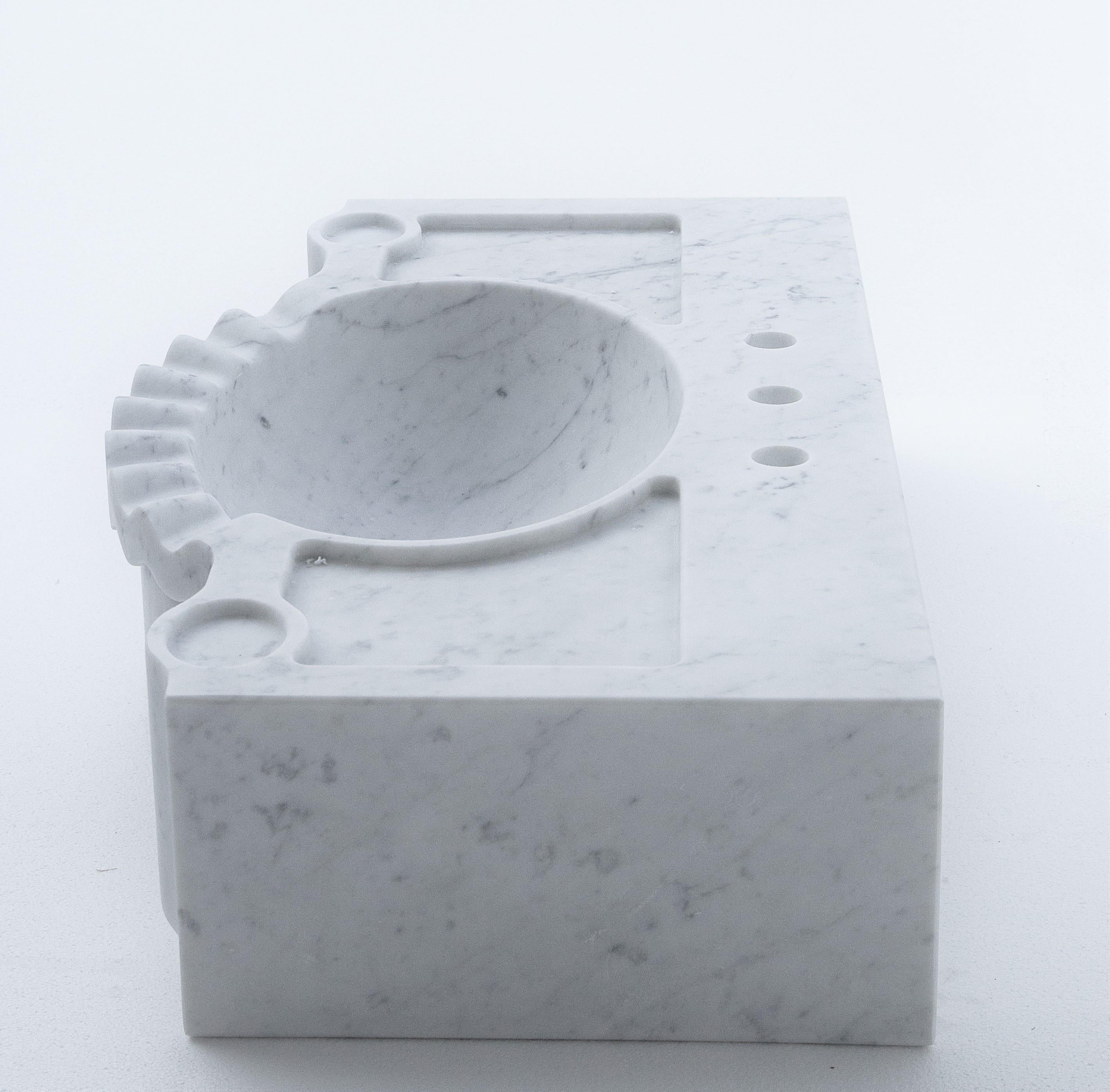 Lavandino classico in marmo scolpito A. Stone in vendita 1