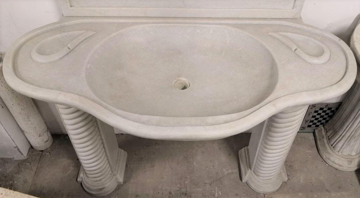 Classical Carved Marble Stone Sink Basin with Stand In Good Condition For Sale In Cranbrook, Kent