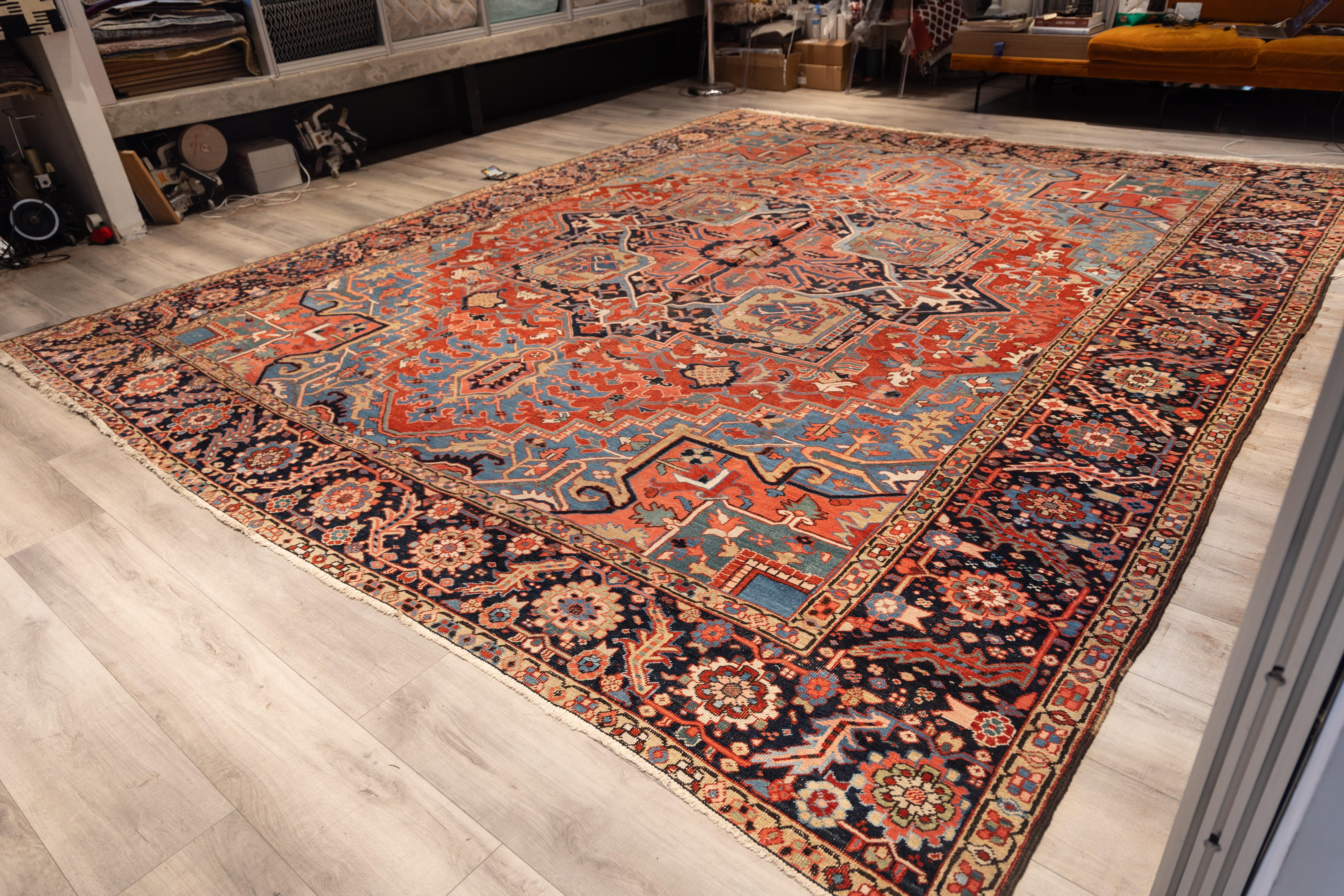 Persian Classical central Medallion antique Heriz For Sale