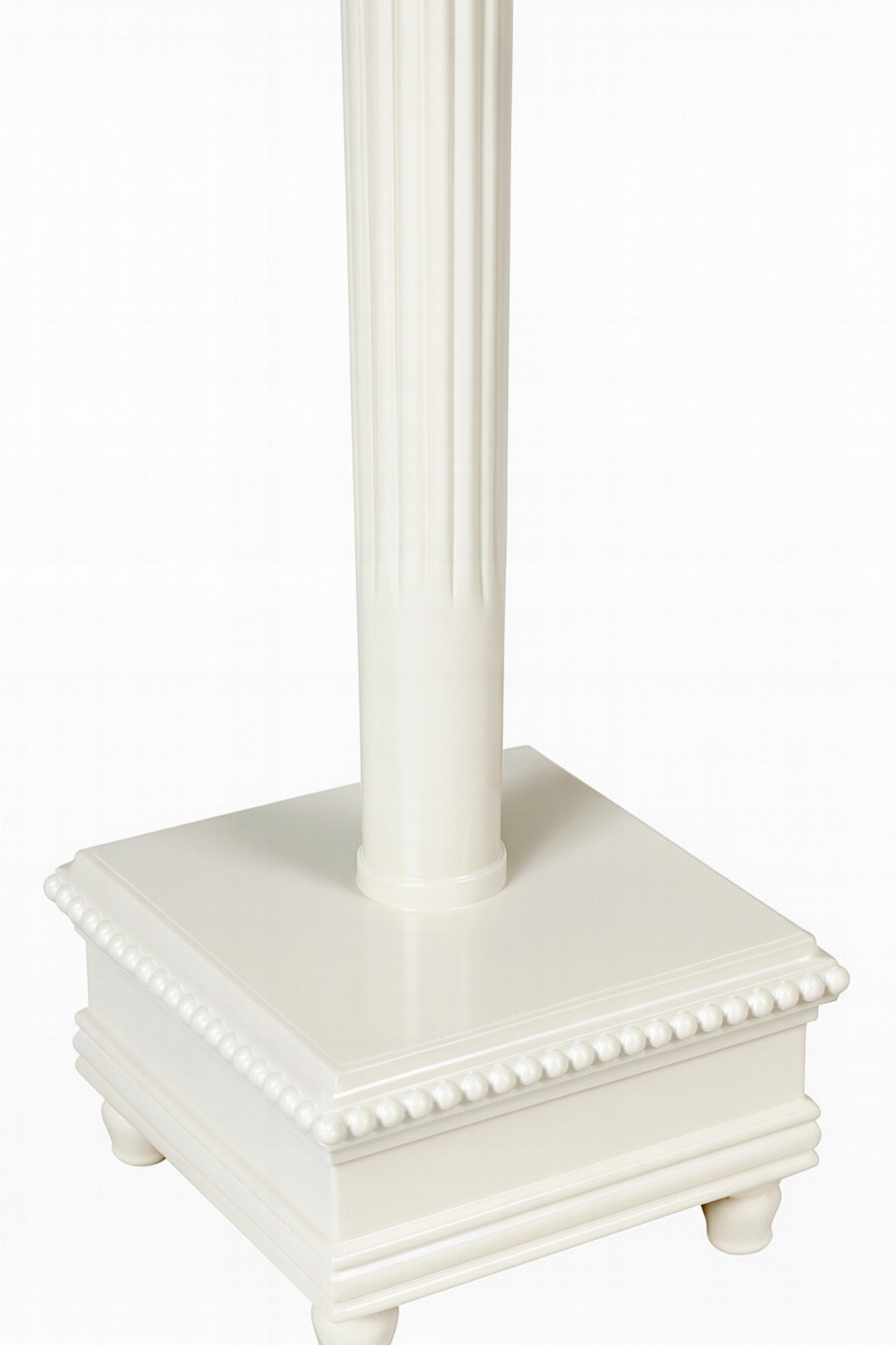 Classical Chestnut Off White Column Pedestal, 20th Century For Sale 2