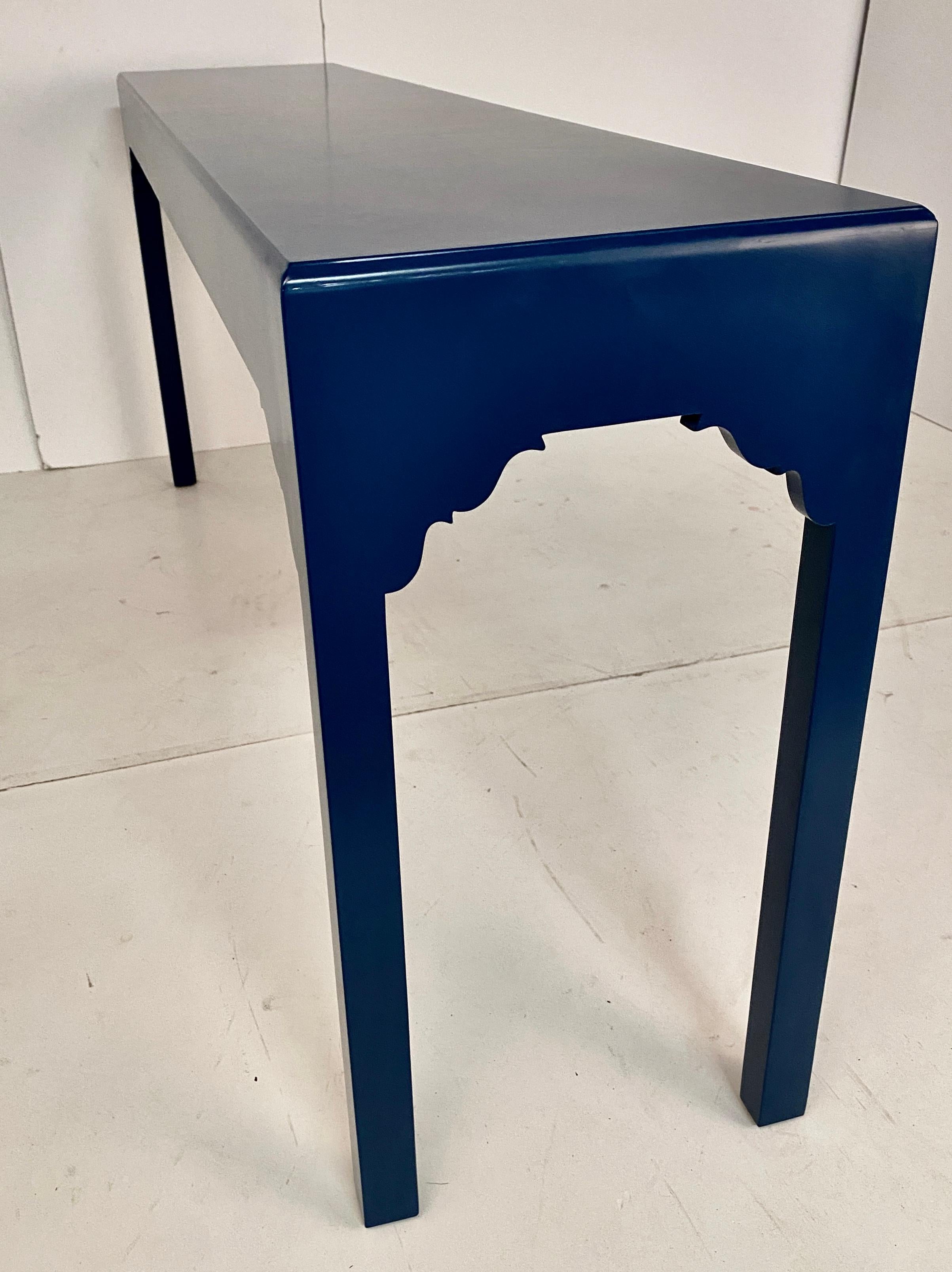 Classical Console Table in Blue Lacquer 1