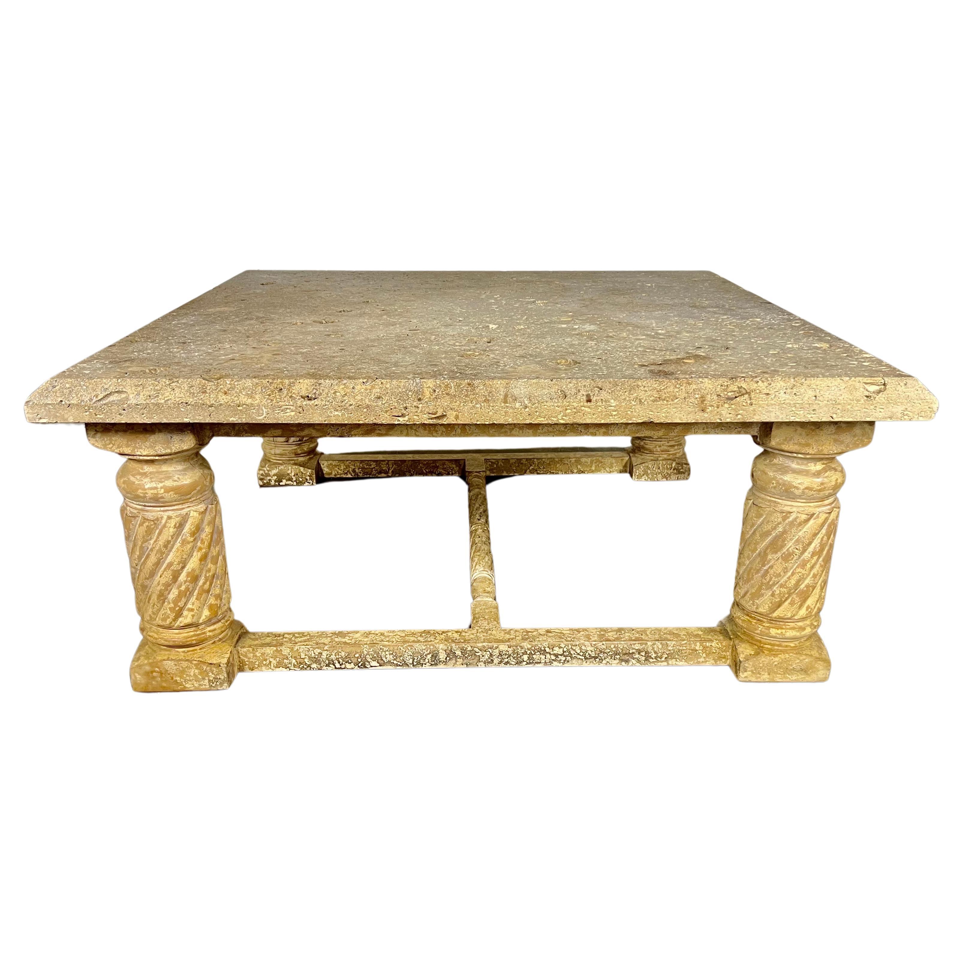 Table basse classique en bois craquelé avec plateau en pierre en vente