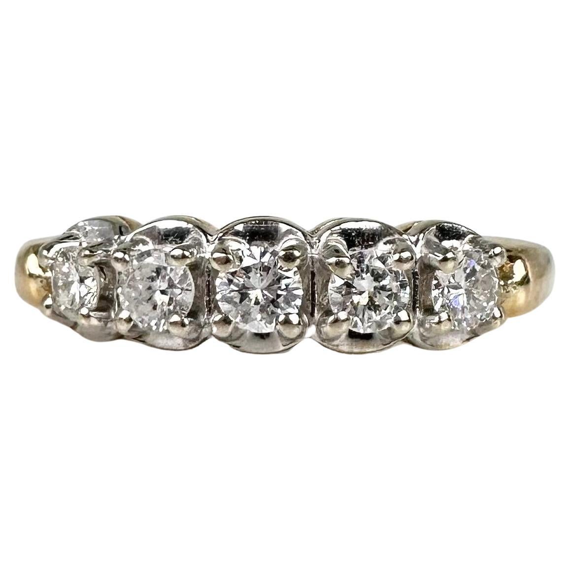 Classical Diamond Ring in 14kt White Gold 0.30ct 5 Stone Diamond Ring For Sale