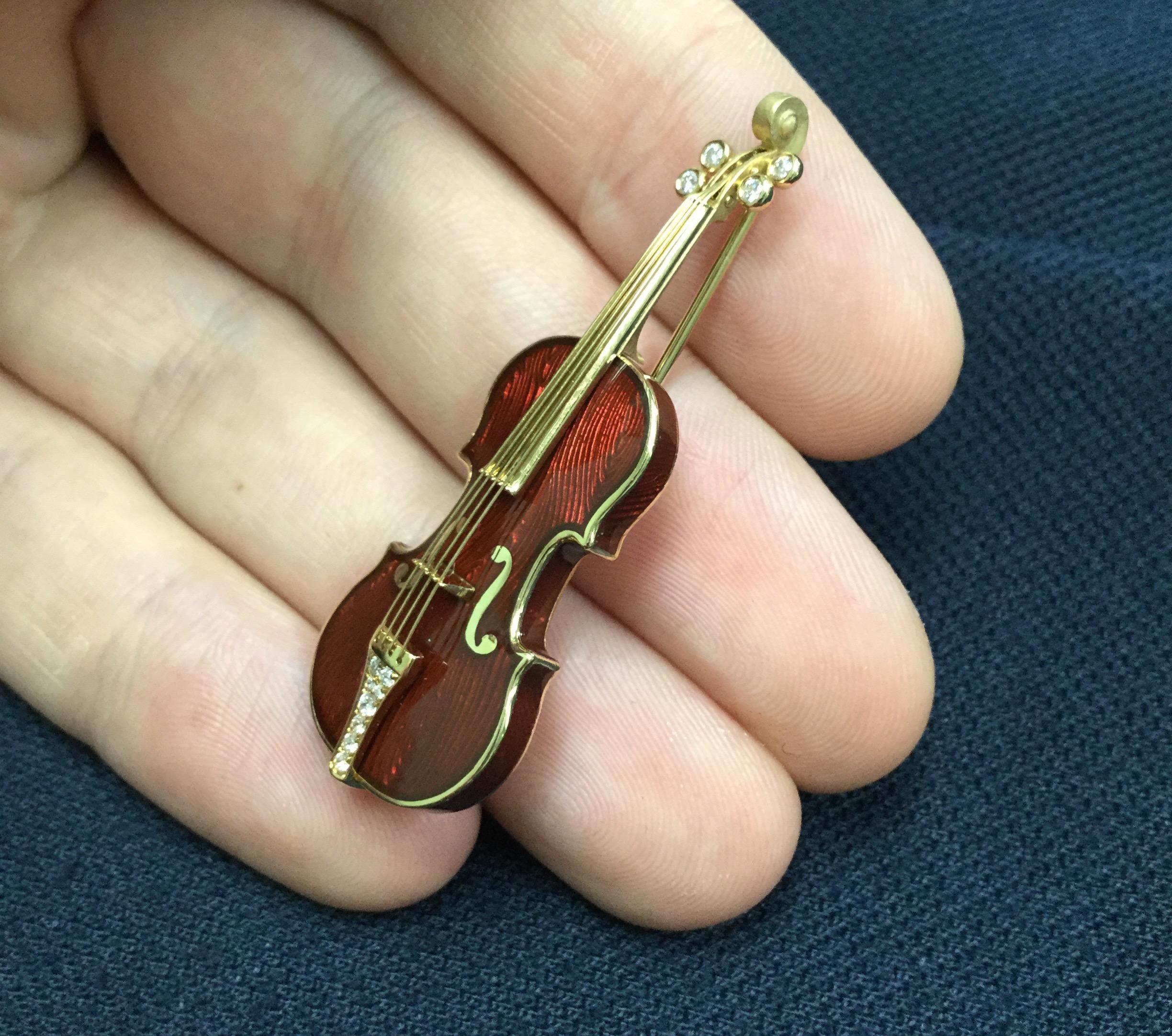 Classical Enamel and Diamond Violin 18 Karat Yellow Gold Brooch In New Condition In Bangkok, TH