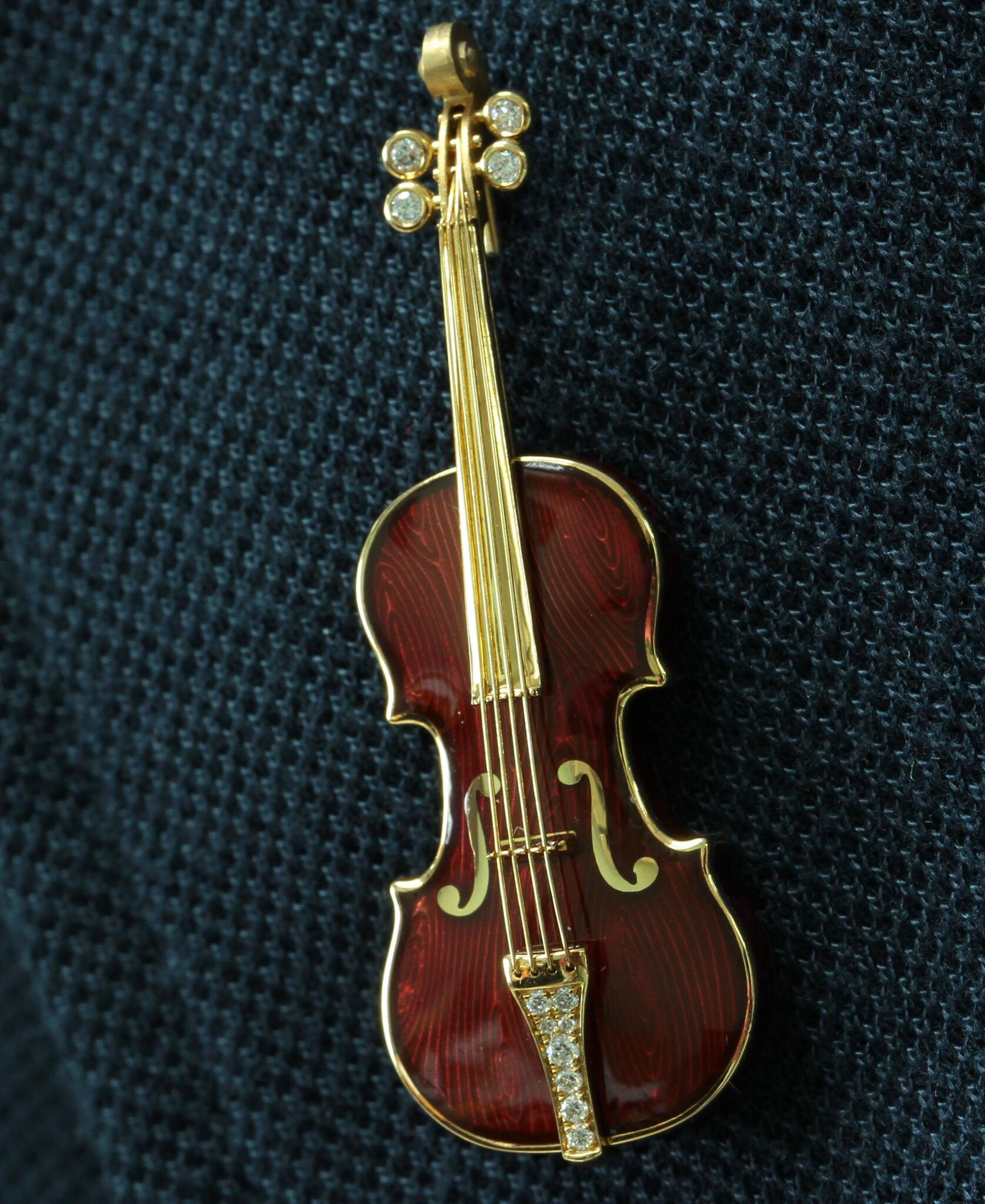Classical Enamel and Diamond Violin 18 Karat Yellow Gold Brooch 2