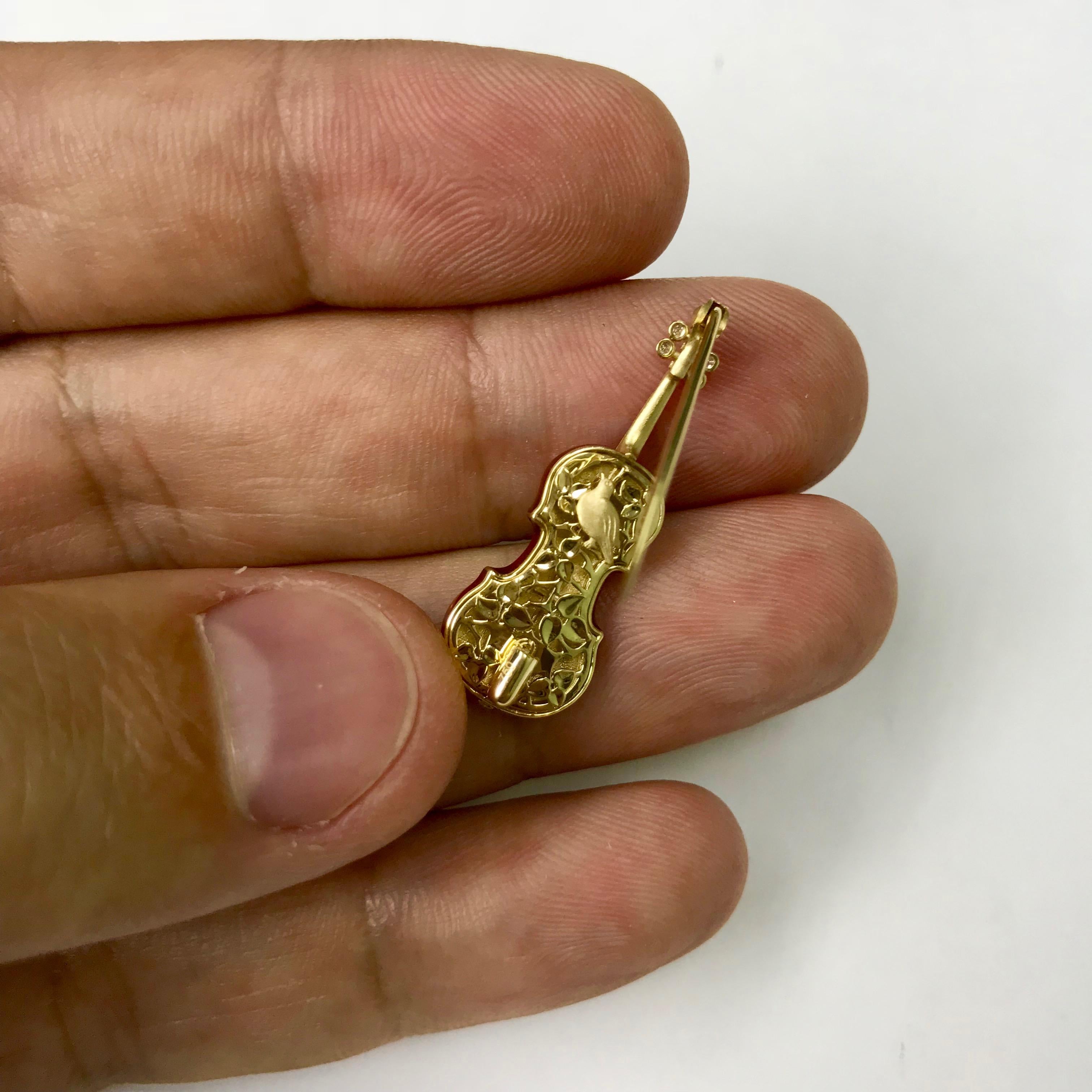 Classical Enamel Diamond 18 Karat Yellow Gold Mini Violin Brooch 1