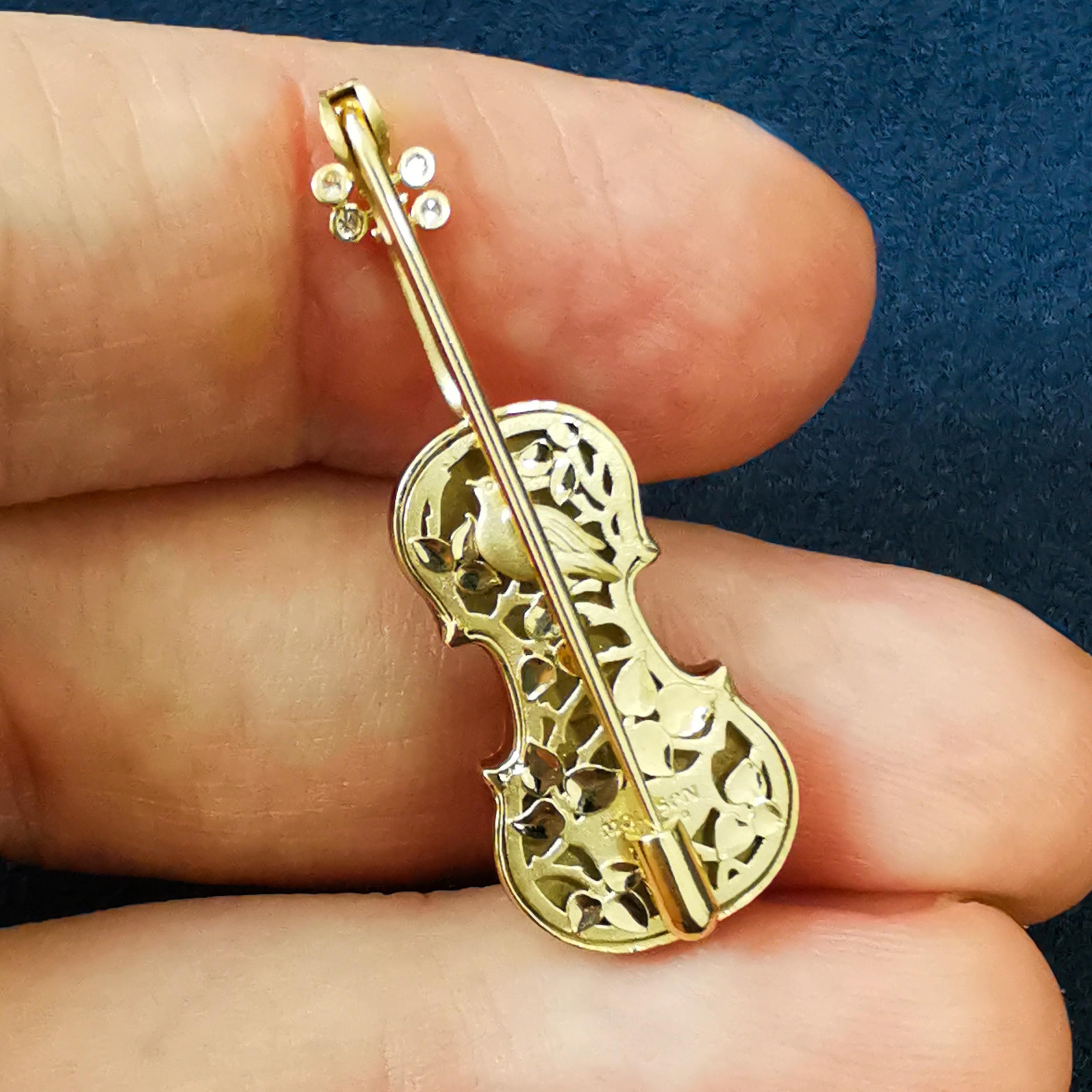 Round Cut Classical Enamel Diamond 18 Karat Yellow Gold Mini Violin Brooch For Sale