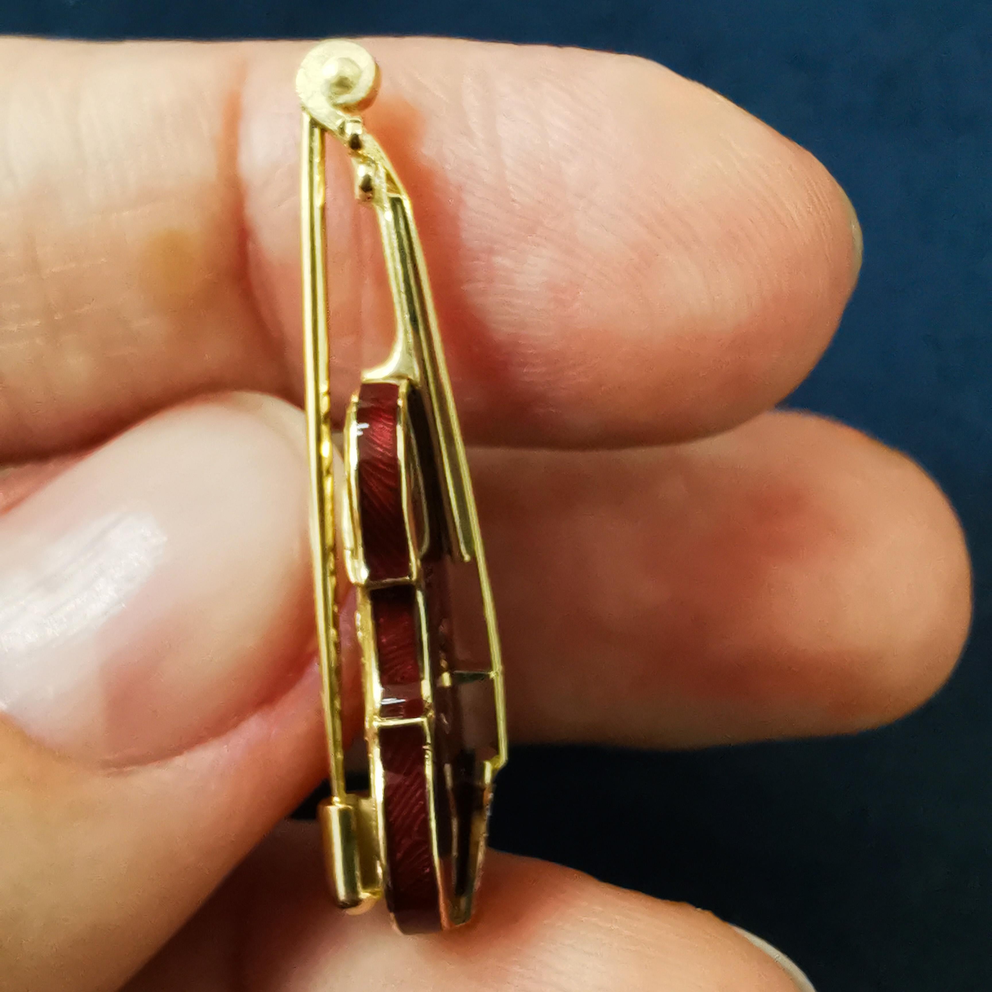 Classical Enamel Diamond 18 Karat Yellow Gold Mini Violin Brooch In New Condition For Sale In Bangkok, TH