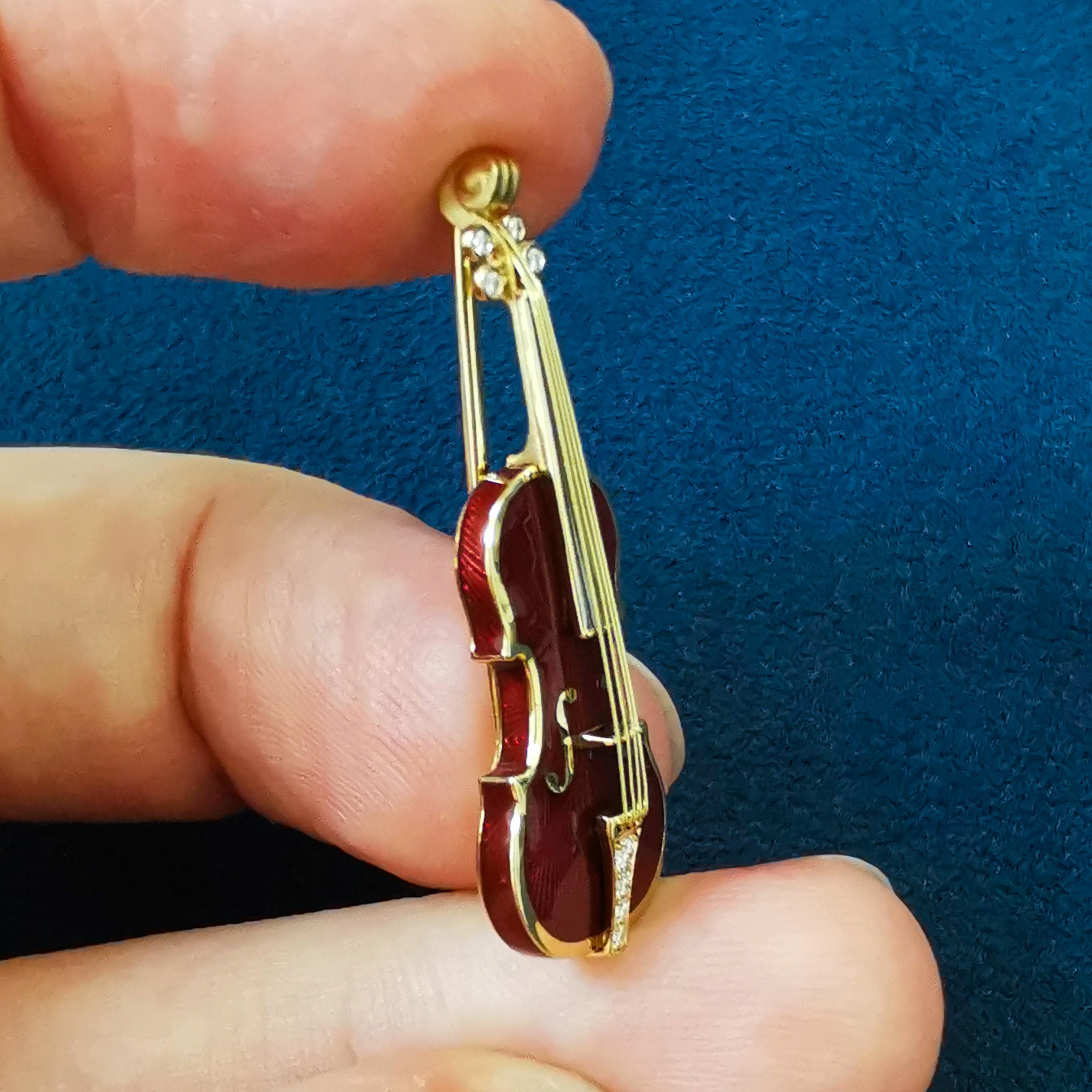Classical Enamel Diamond 18 Karat Yellow Gold Mini Violin Brooch For Sale 2