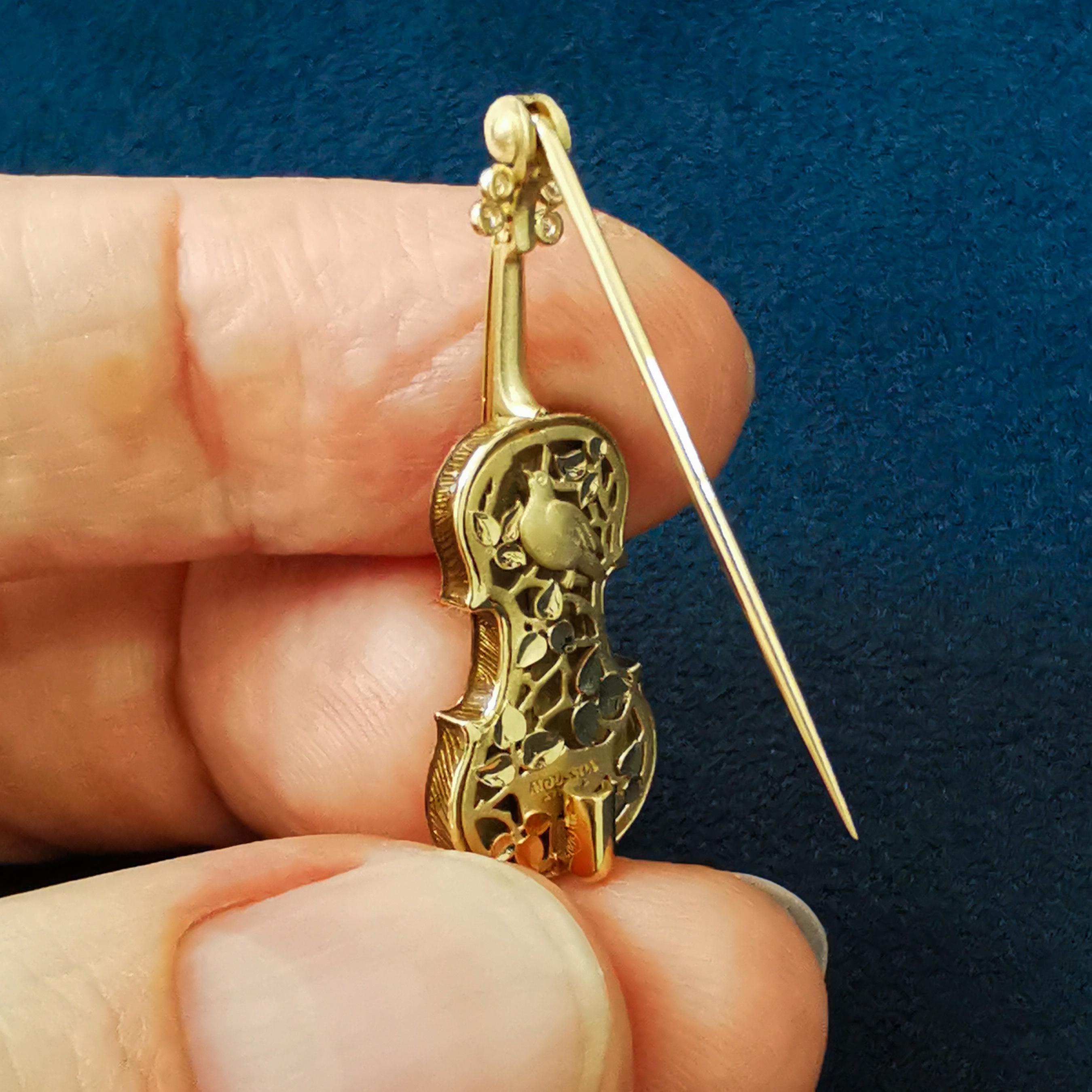 Classical Enamel Diamond 18 Karat Yellow Gold Mini Violin Brown Brooch For Sale 2