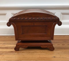 Klassischer englischer Regency-Sarkophag Mahagoni Dome Top Cellarette / Office File