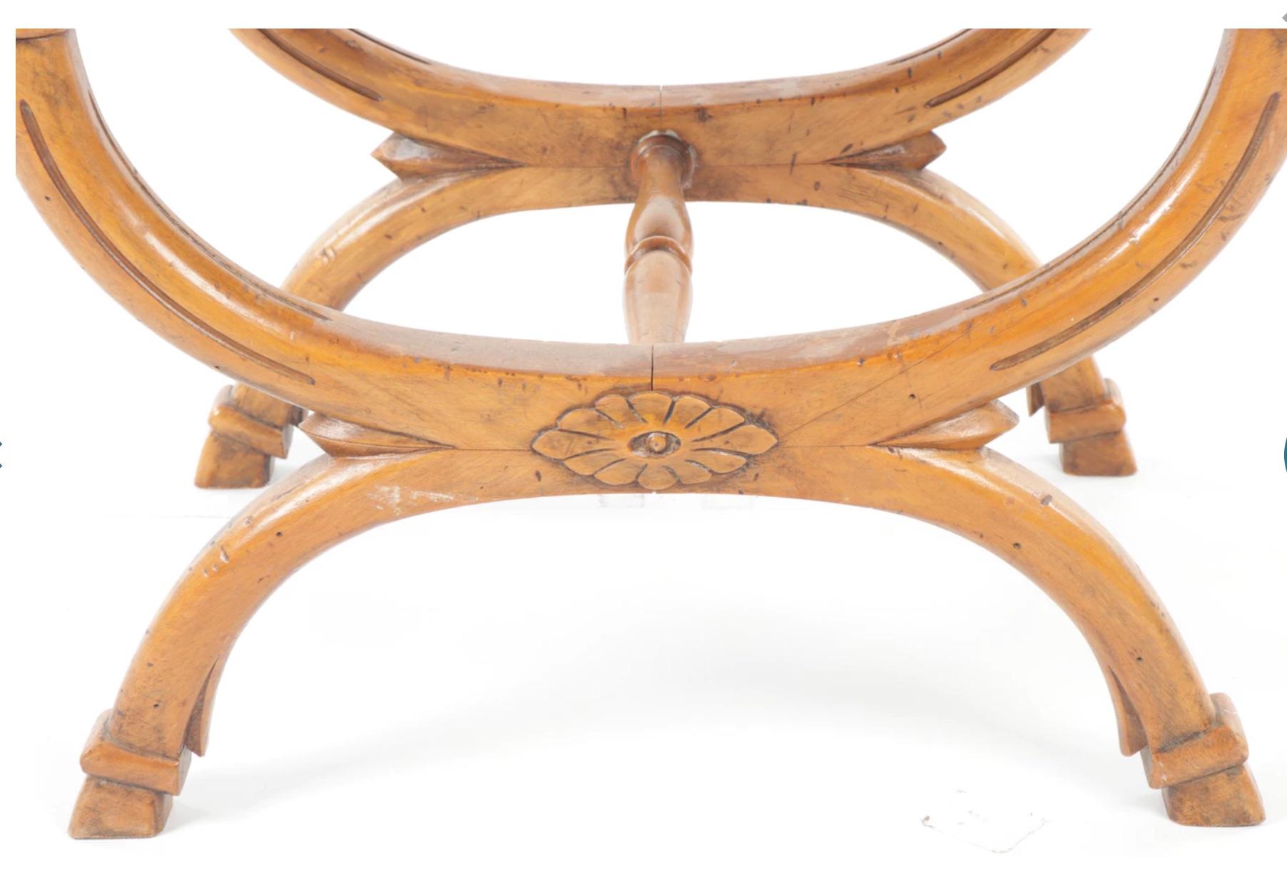 Classical Form Fruitwood Curule Stool Bench Greek Key Carved Apron In Good Condition For Sale In West Palm Beach, FL
