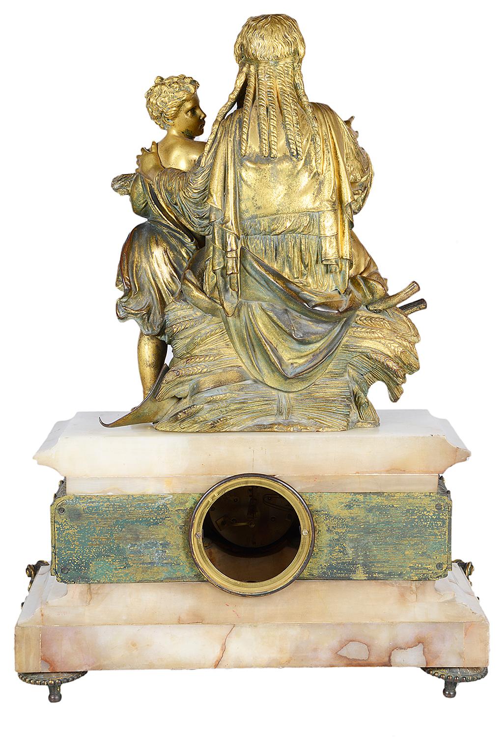 Klassische klassische französische Kaminuhr im Louis-XVI-Stil, 19. Jahrhundert (Vergoldet) im Angebot