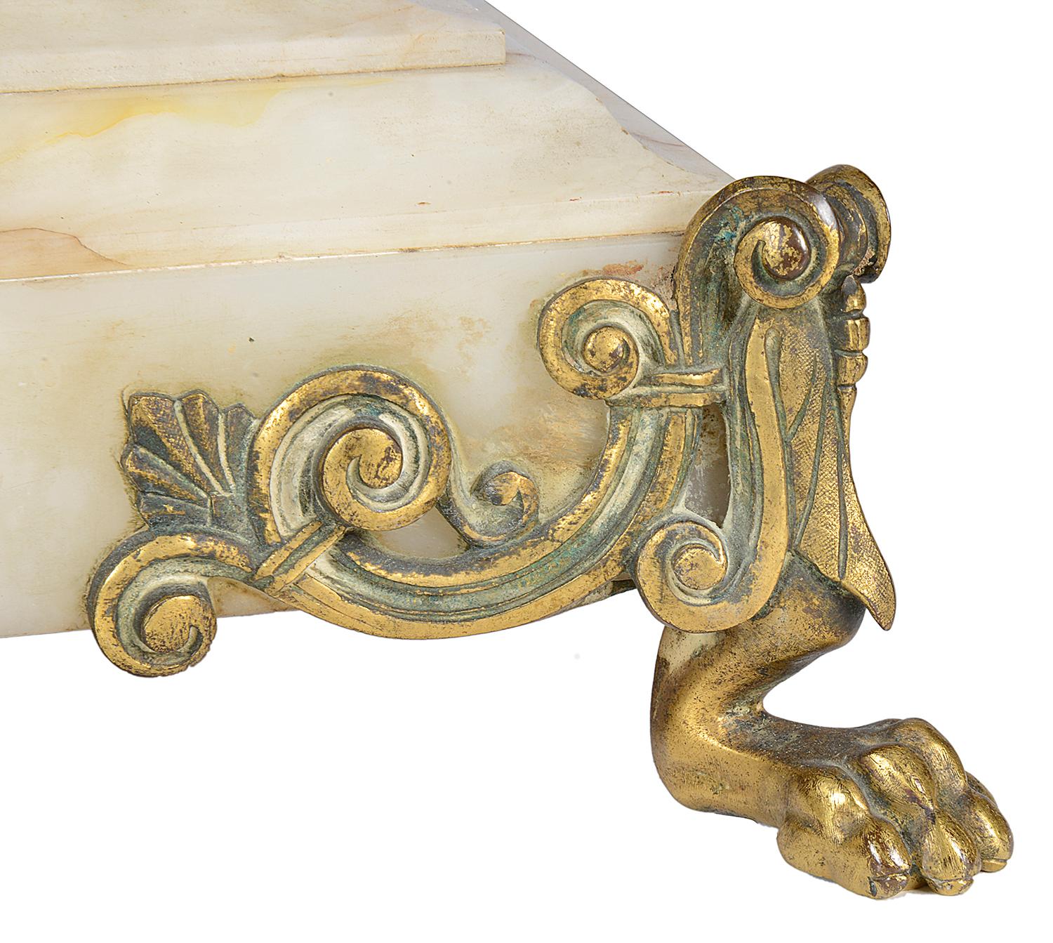 Klassische klassische französische Kaminuhr im Louis-XVI-Stil, 19. Jahrhundert im Angebot 2