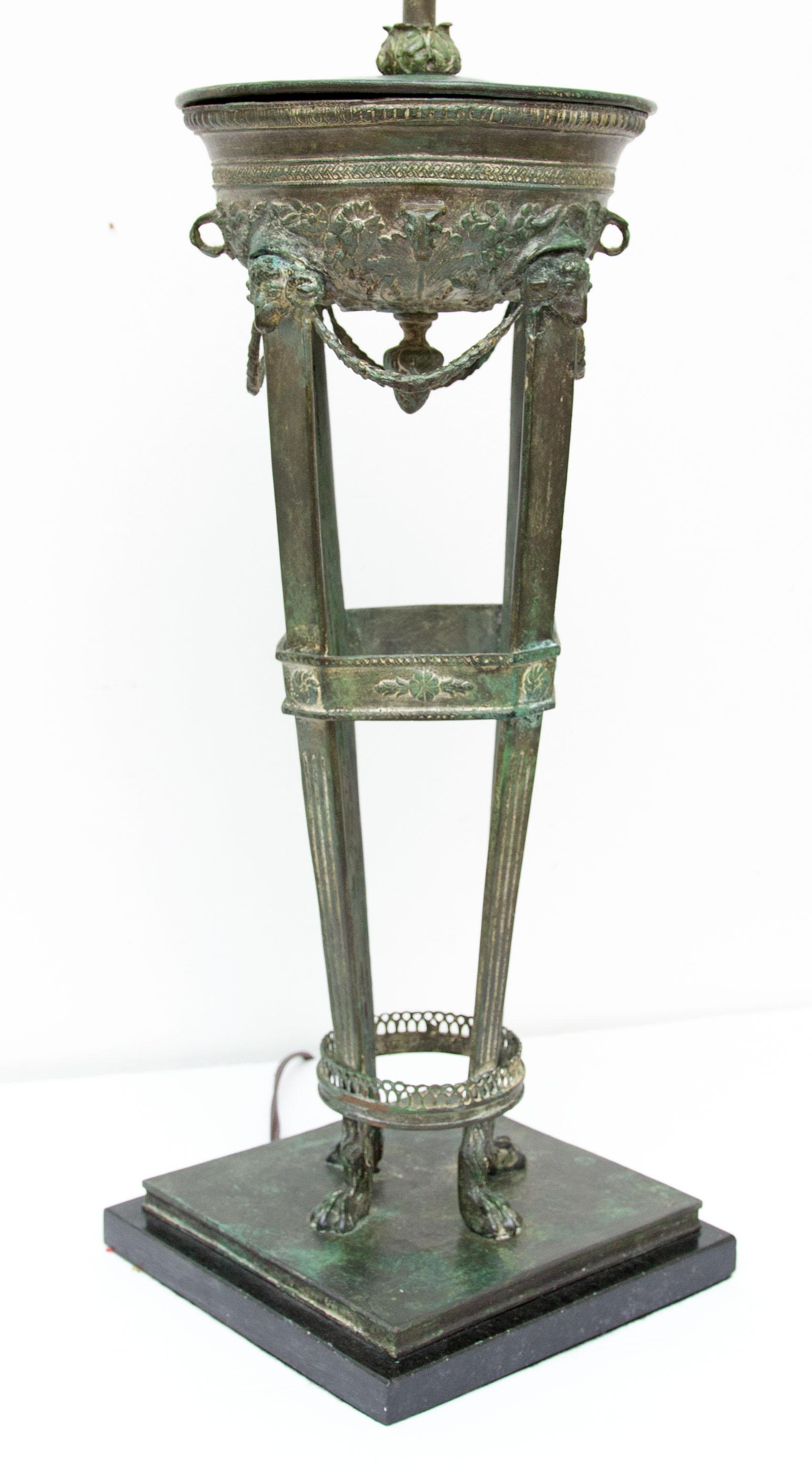 Classical Grand Tour Style Bronze Table or Desk Lamp In Good Condition In Rochester, NY