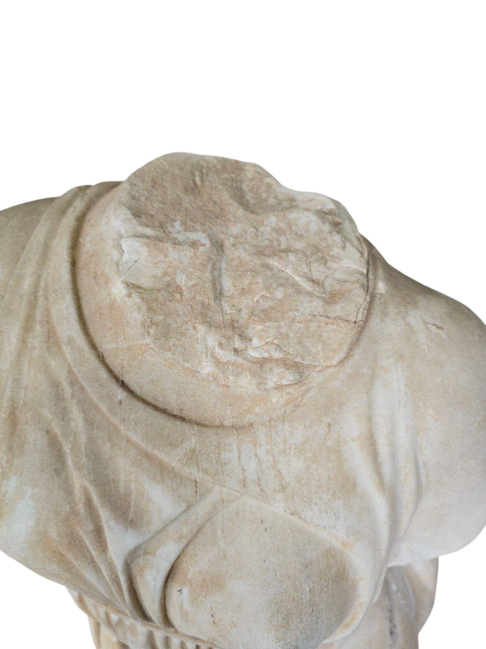 Inizio XX secolo Figura di toga greca classica in marmo, inizio XX secolo in vendita