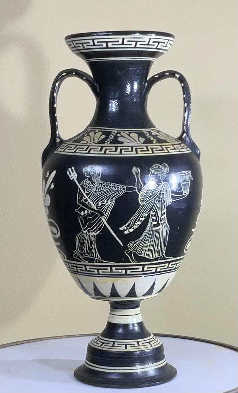 Grec classique Vase grec classique en terre cuite, Vassal en vente