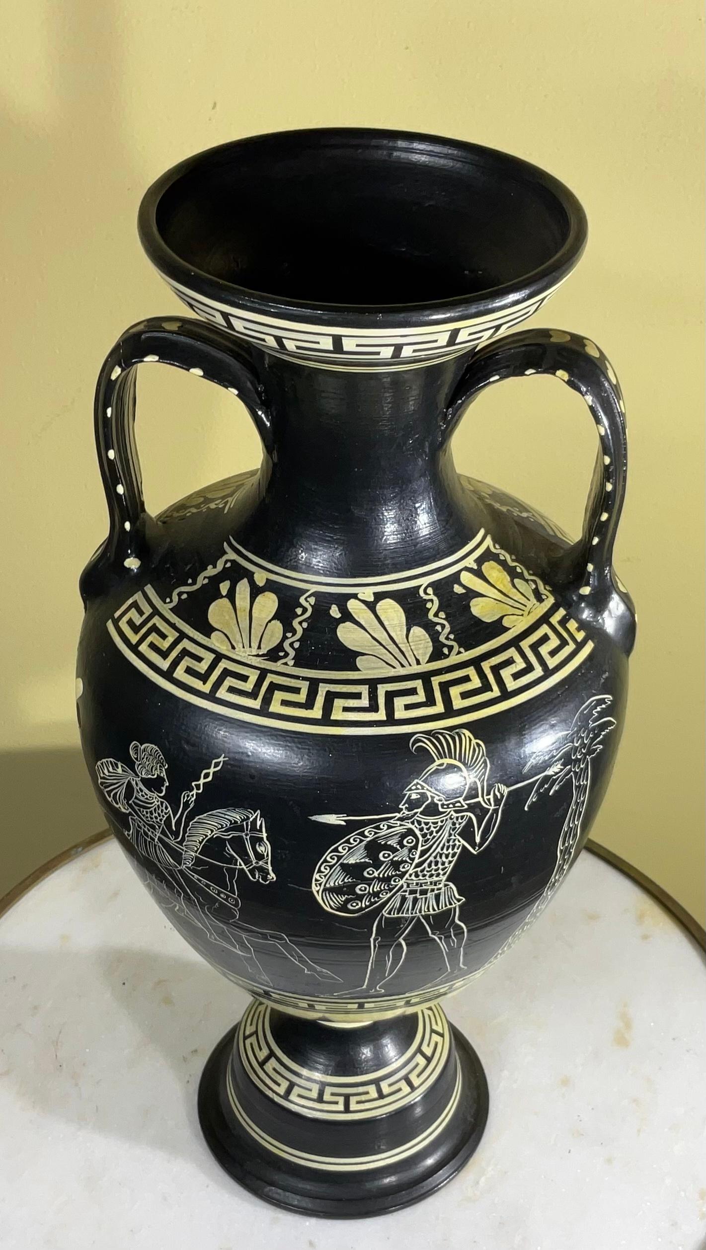 Grec Vase grec classique en terre cuite, Vassal en vente