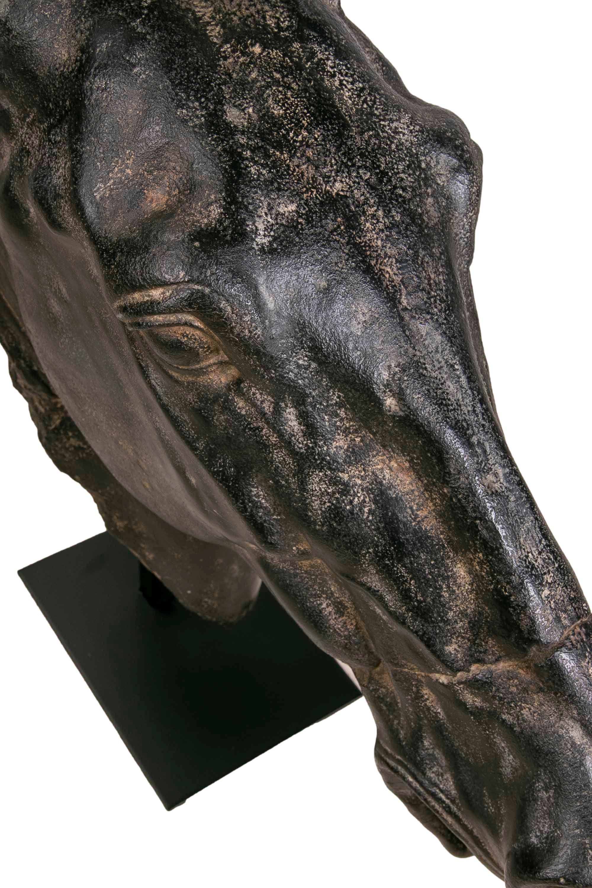 Classical Horse Bust in Resin Imitating Marble on Iron Pedestal 8
