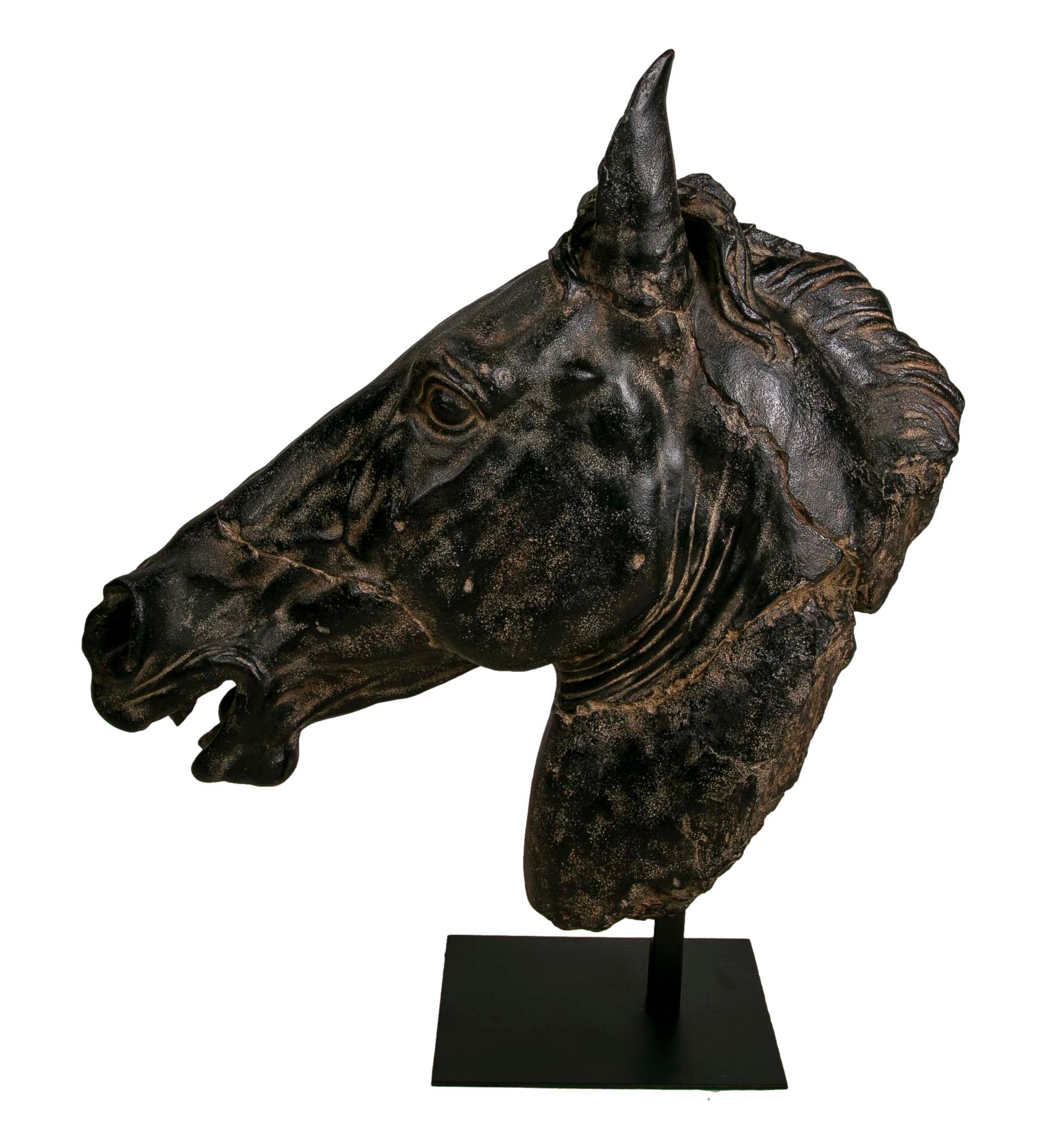 Classical Horse Bust in Resin Imitating Marble on Iron Pedestal In New Condition In Marbella, ES